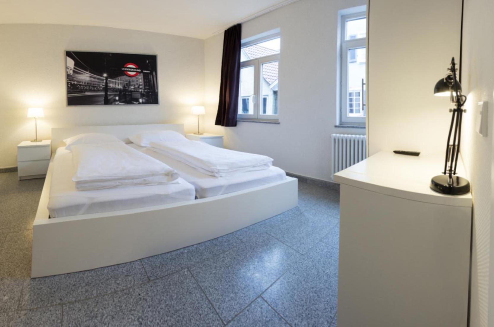 Double or Twin Room with Bathroom - Photo 5
