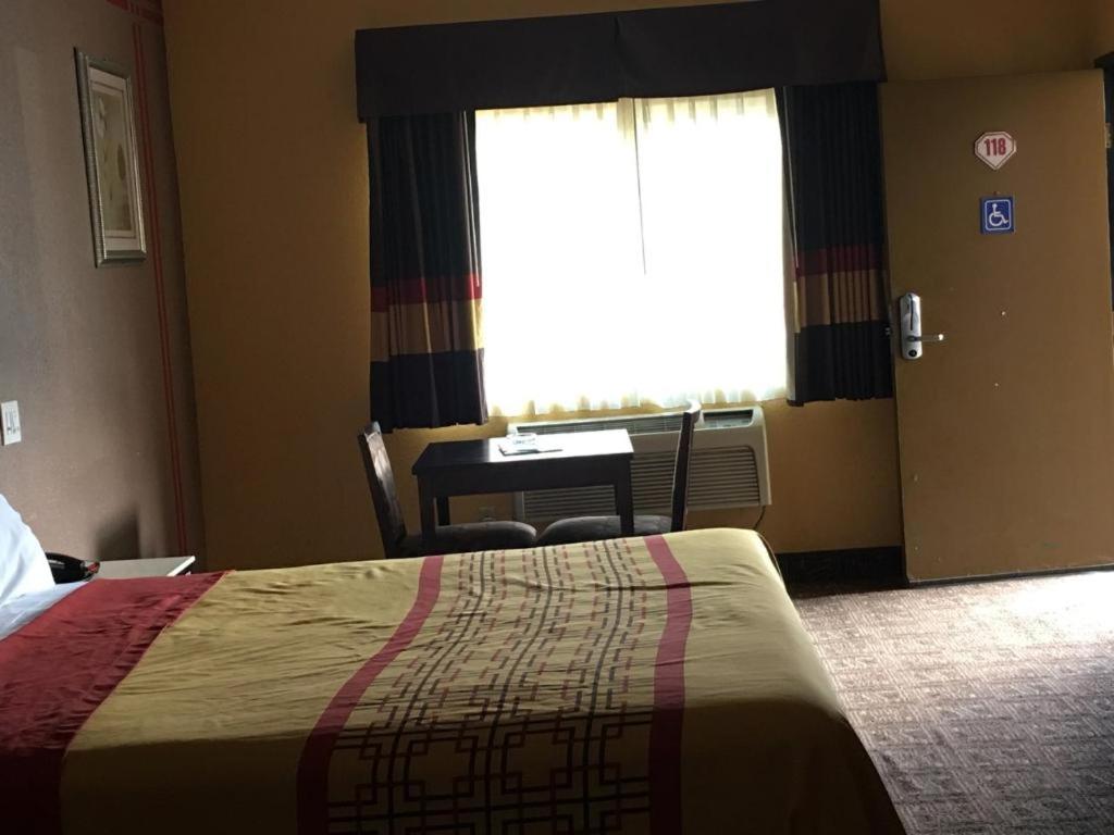 King Room - Disability Access photo 1