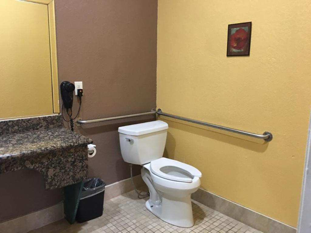 King Room - Disability Access photo 3