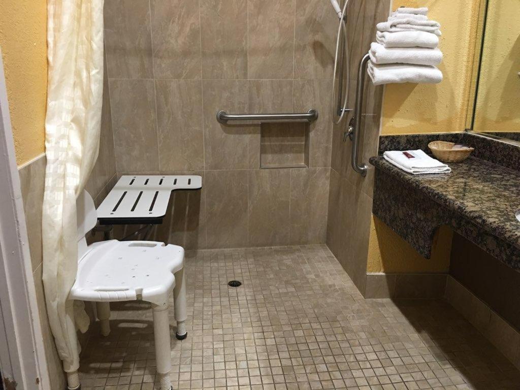 King Room - Disability Access photo 2