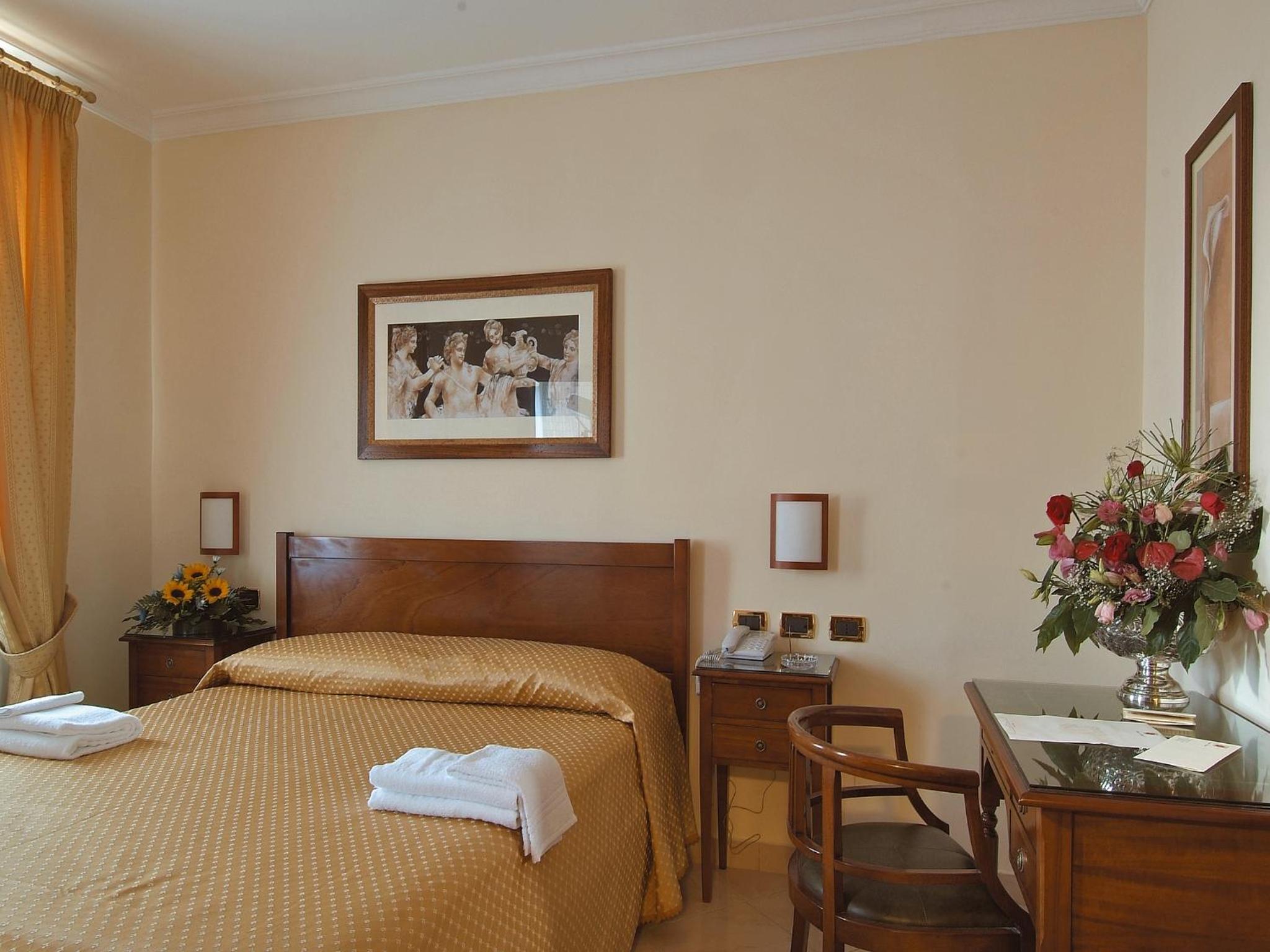 Economy Double Room thumbnail 5