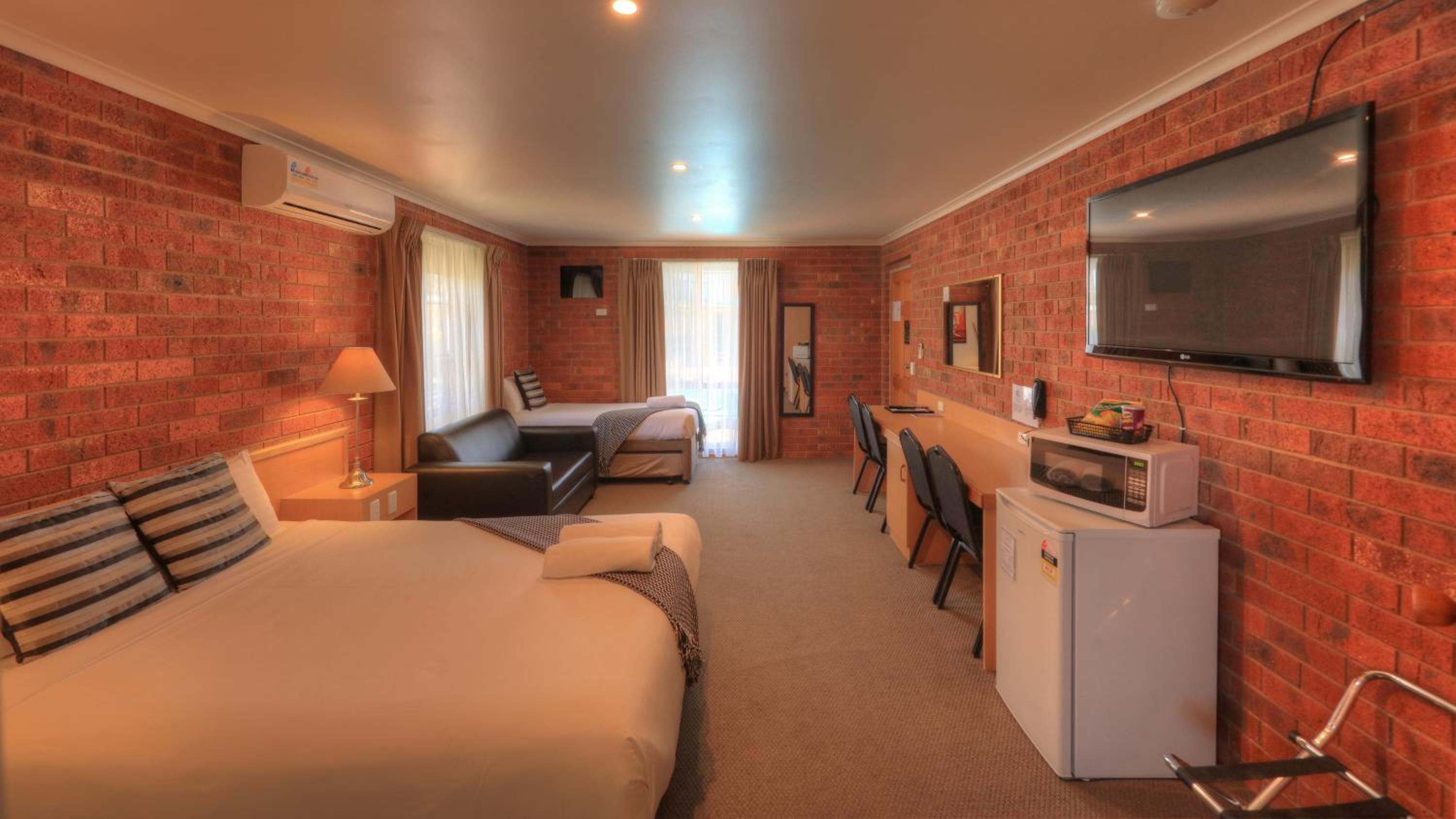 Queen Room with Spa Bath photo 3