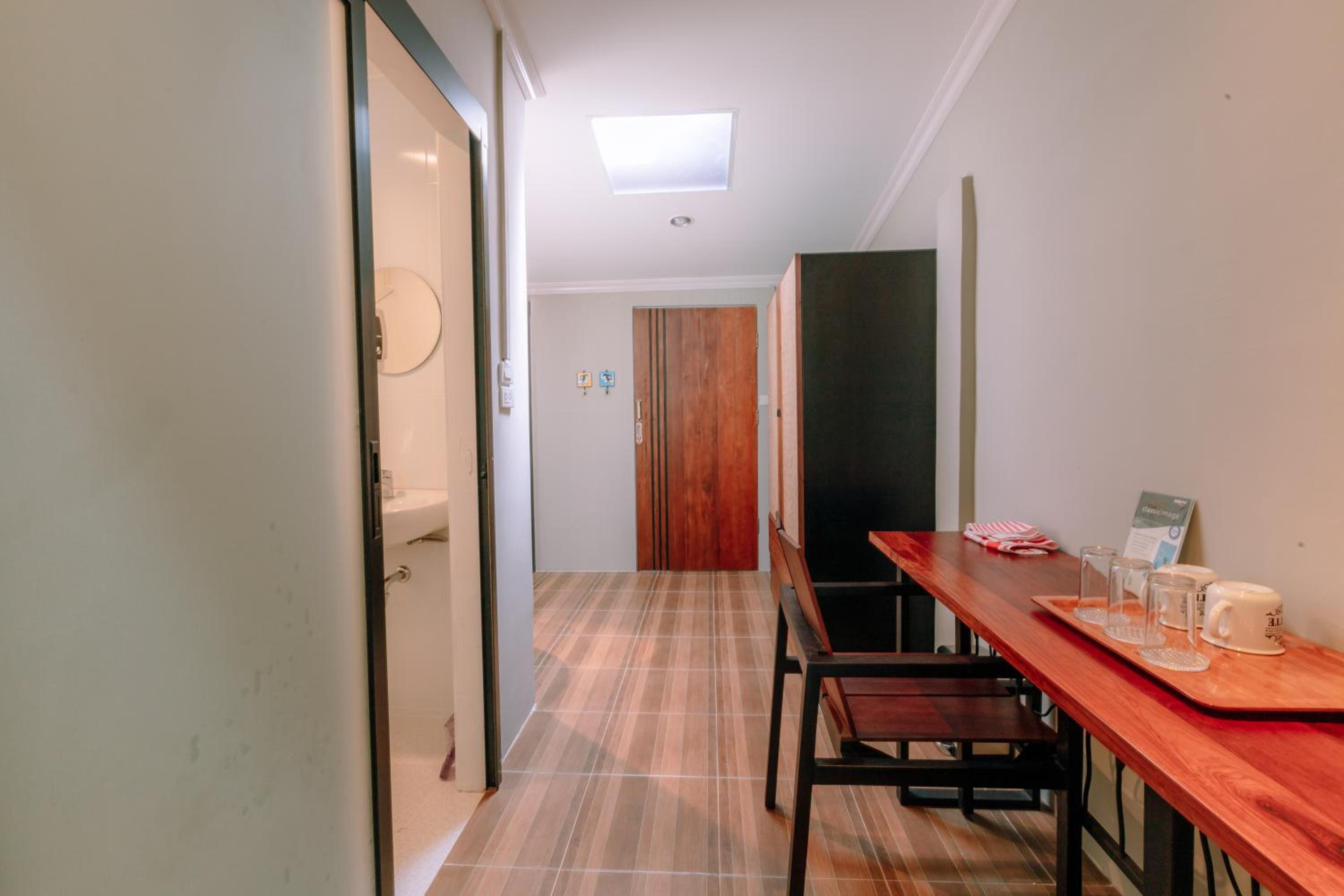 One-Bedroom Suite - Photo 8