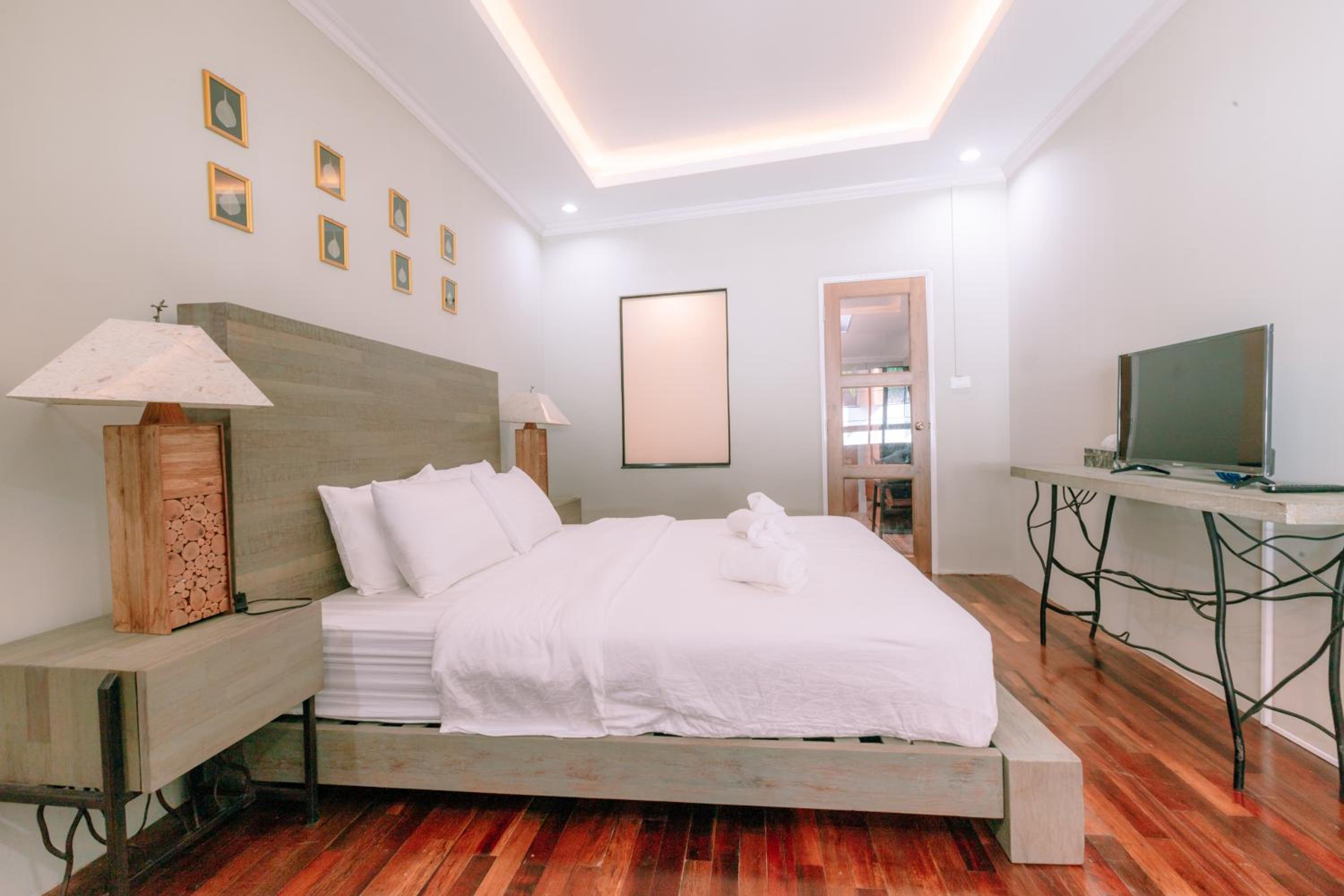 One-Bedroom Suite - Photo 7