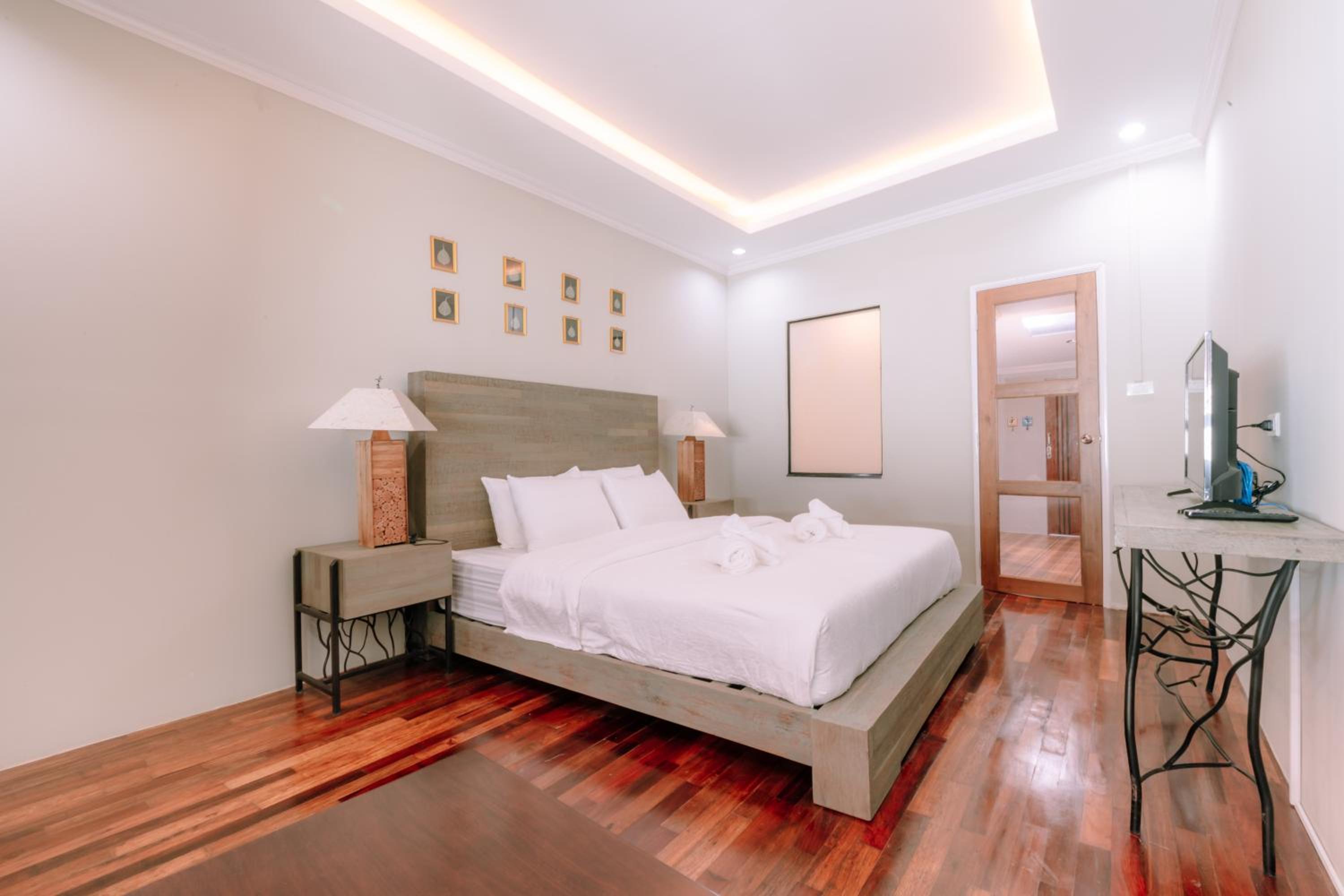 One-Bedroom Suite - Photo 18