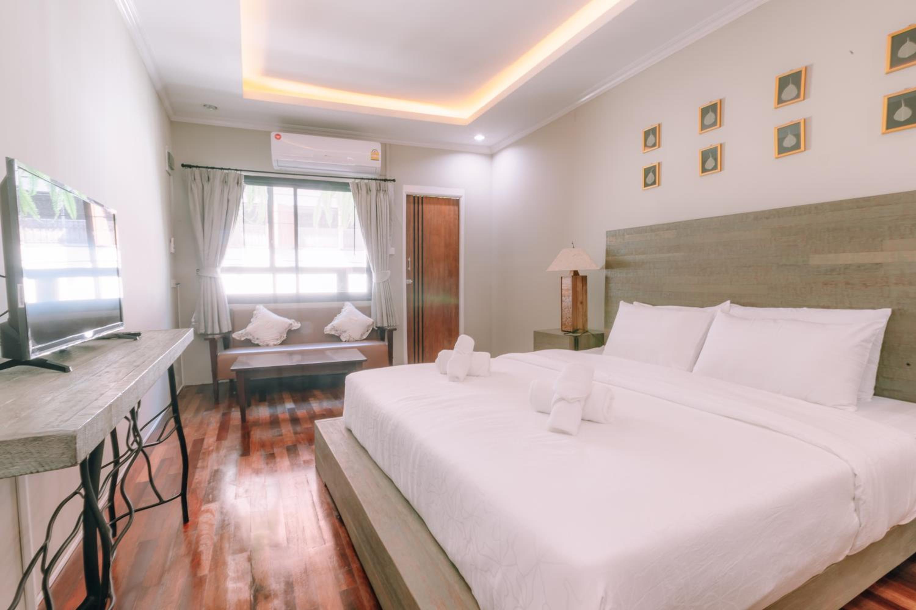 One-Bedroom Suite - Photo 1