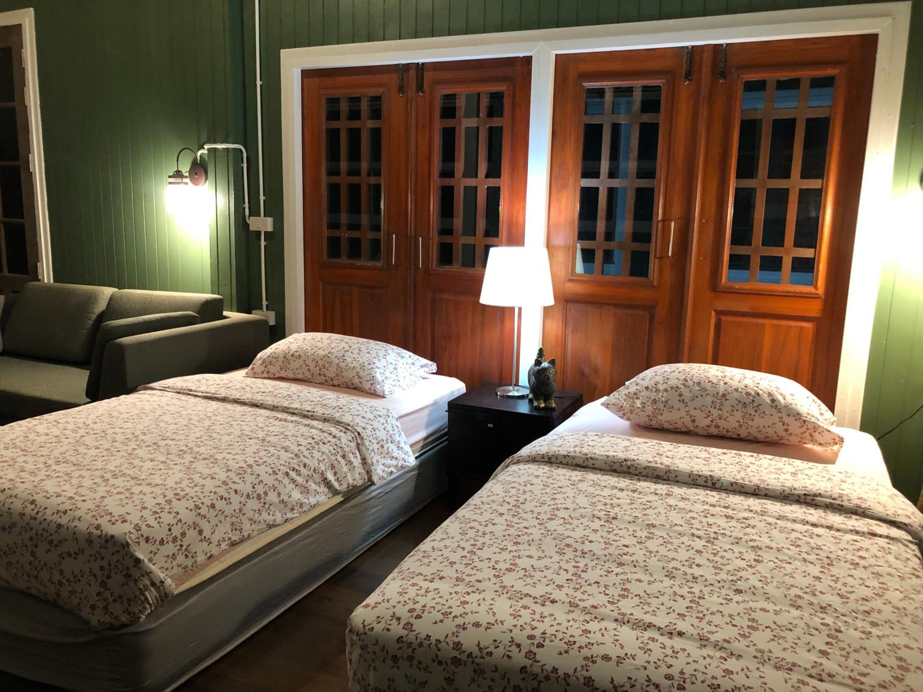 Junior Suite with Pool View - Photo 5