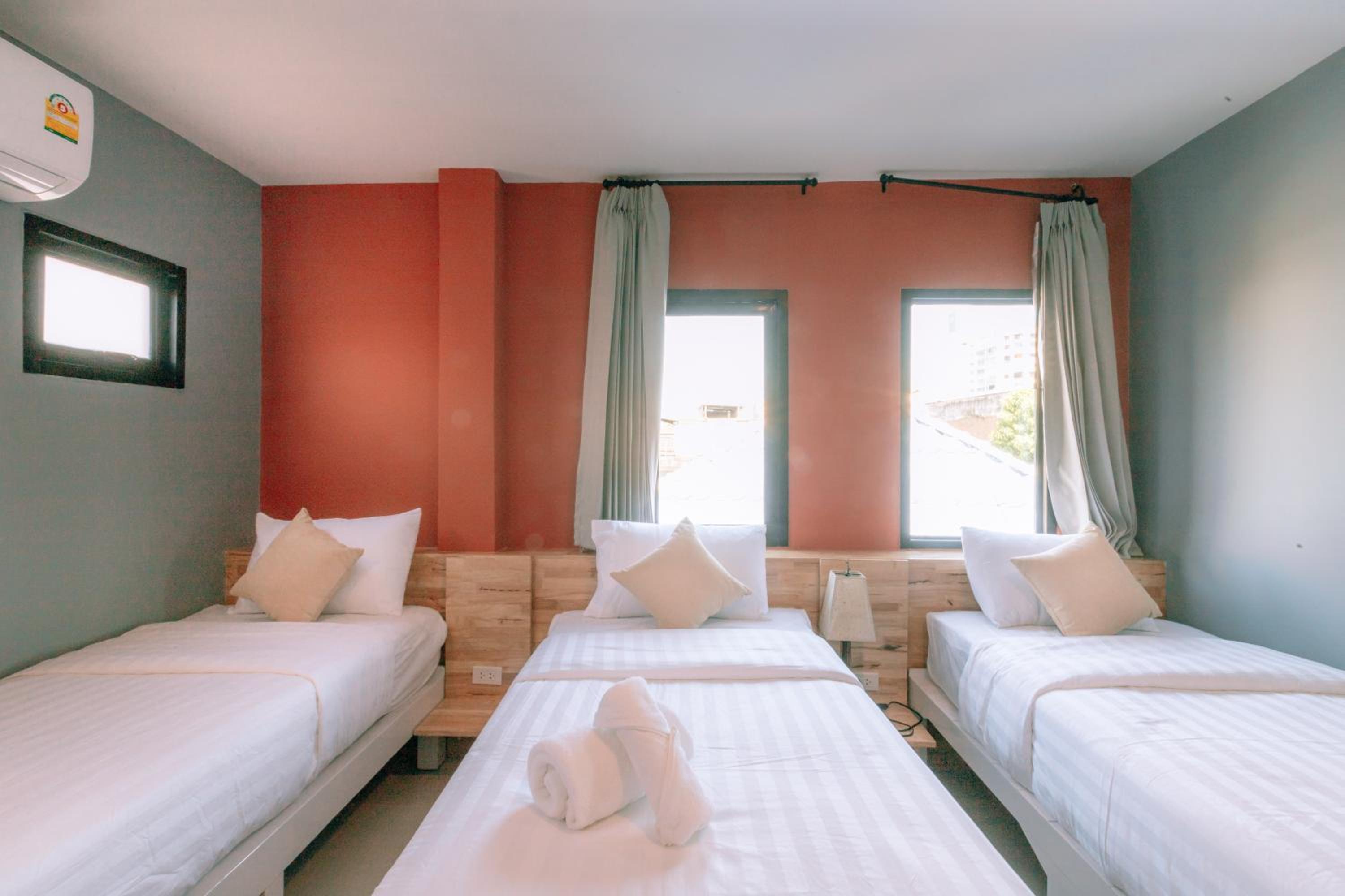 Triple Room with Private Bathroom - Photo 18