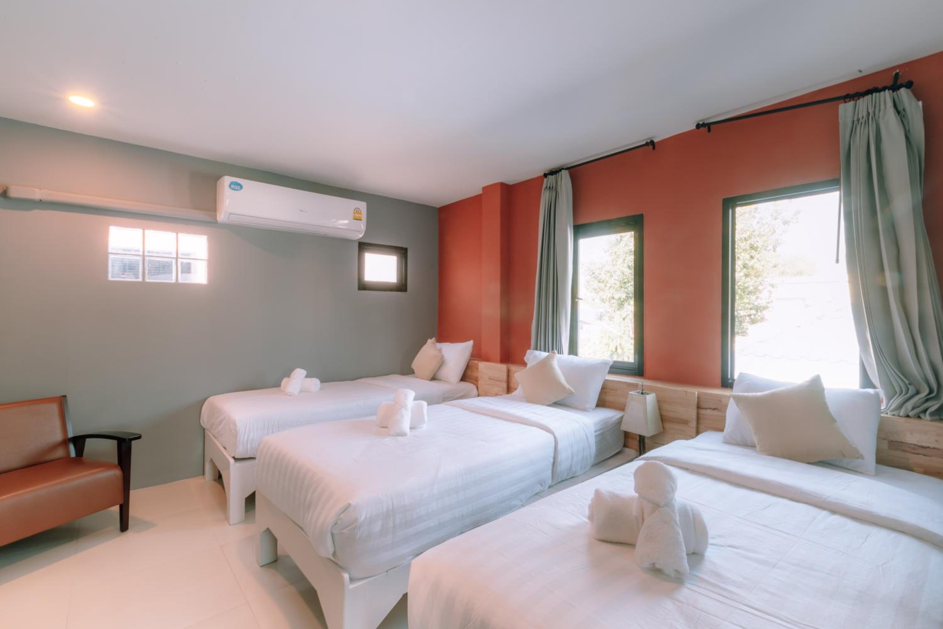 Triple Room with Private Bathroom - Photo 16