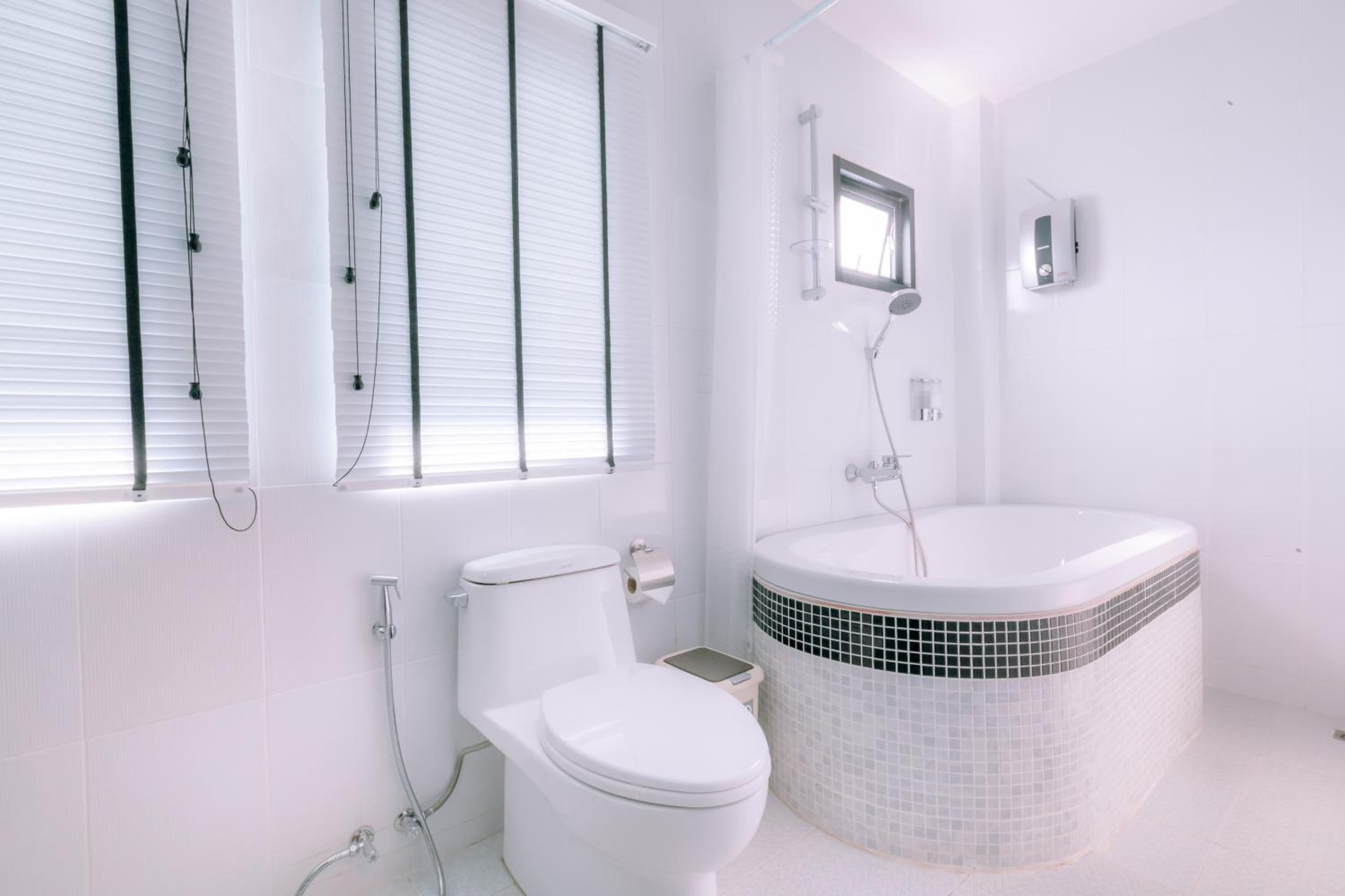 Triple Room with Bath - Photo 2
