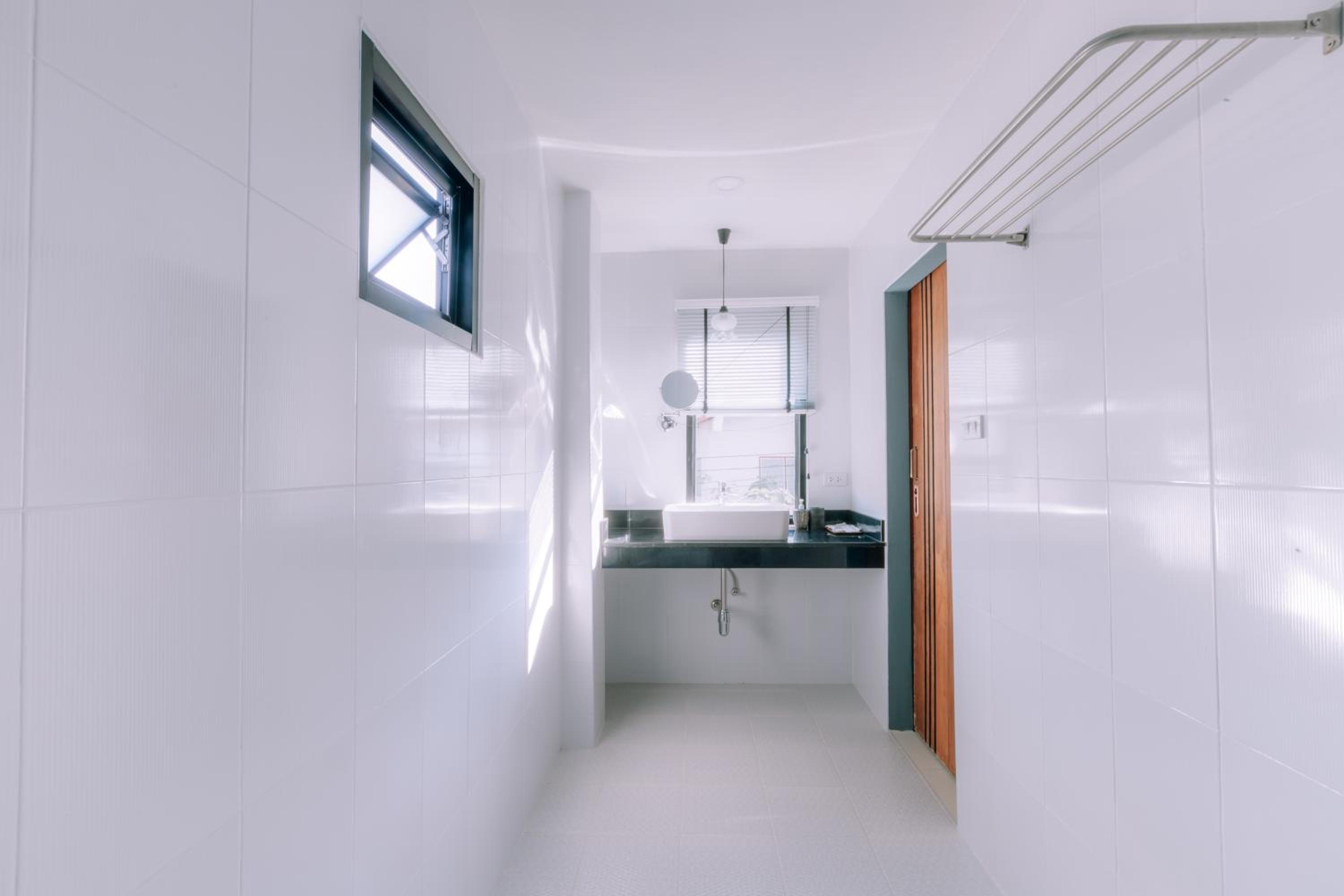 Standard Triple Room - Photo 16