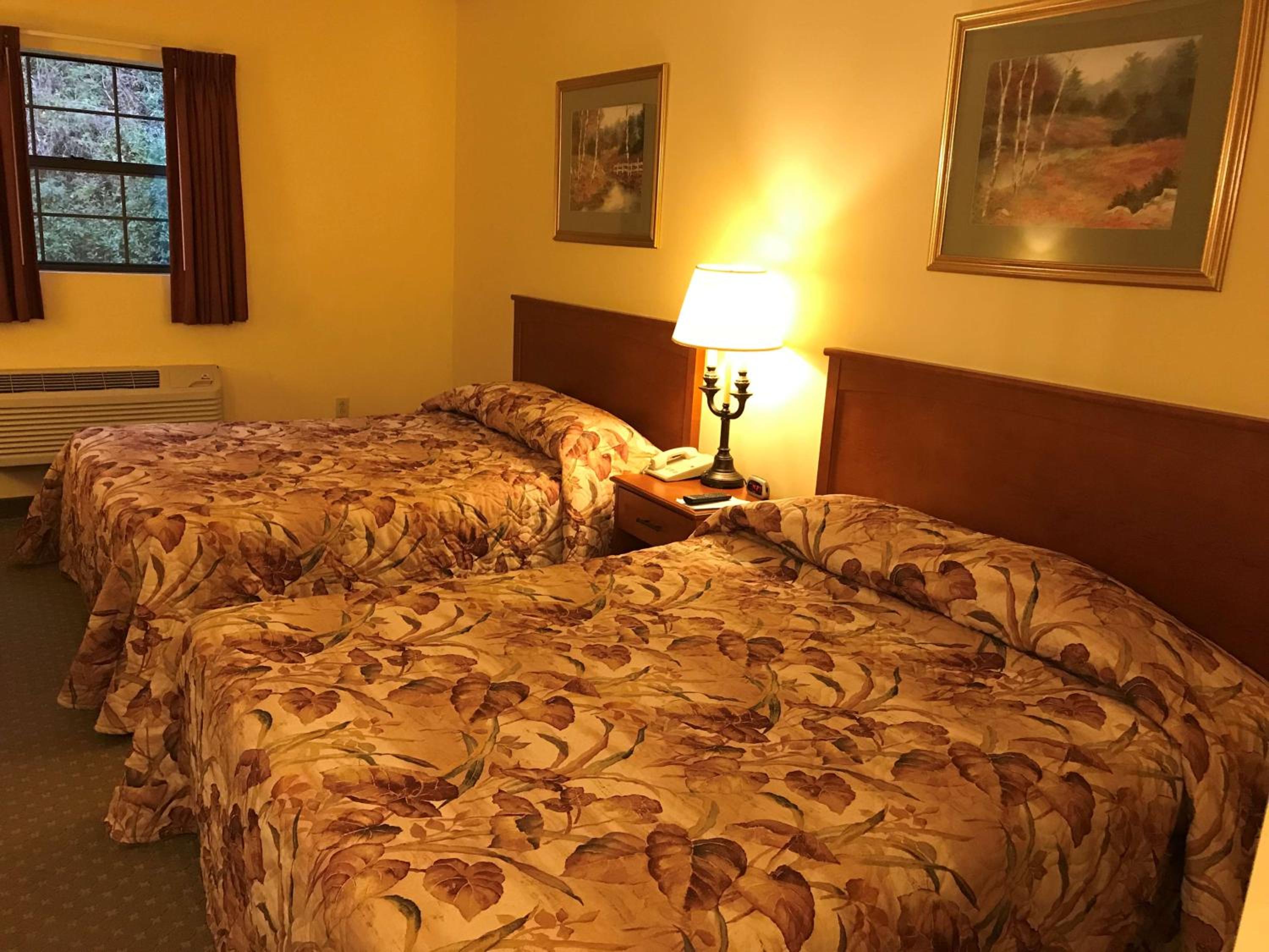Deluxe Queen Room with Two Queen Beds - Non-Smoking