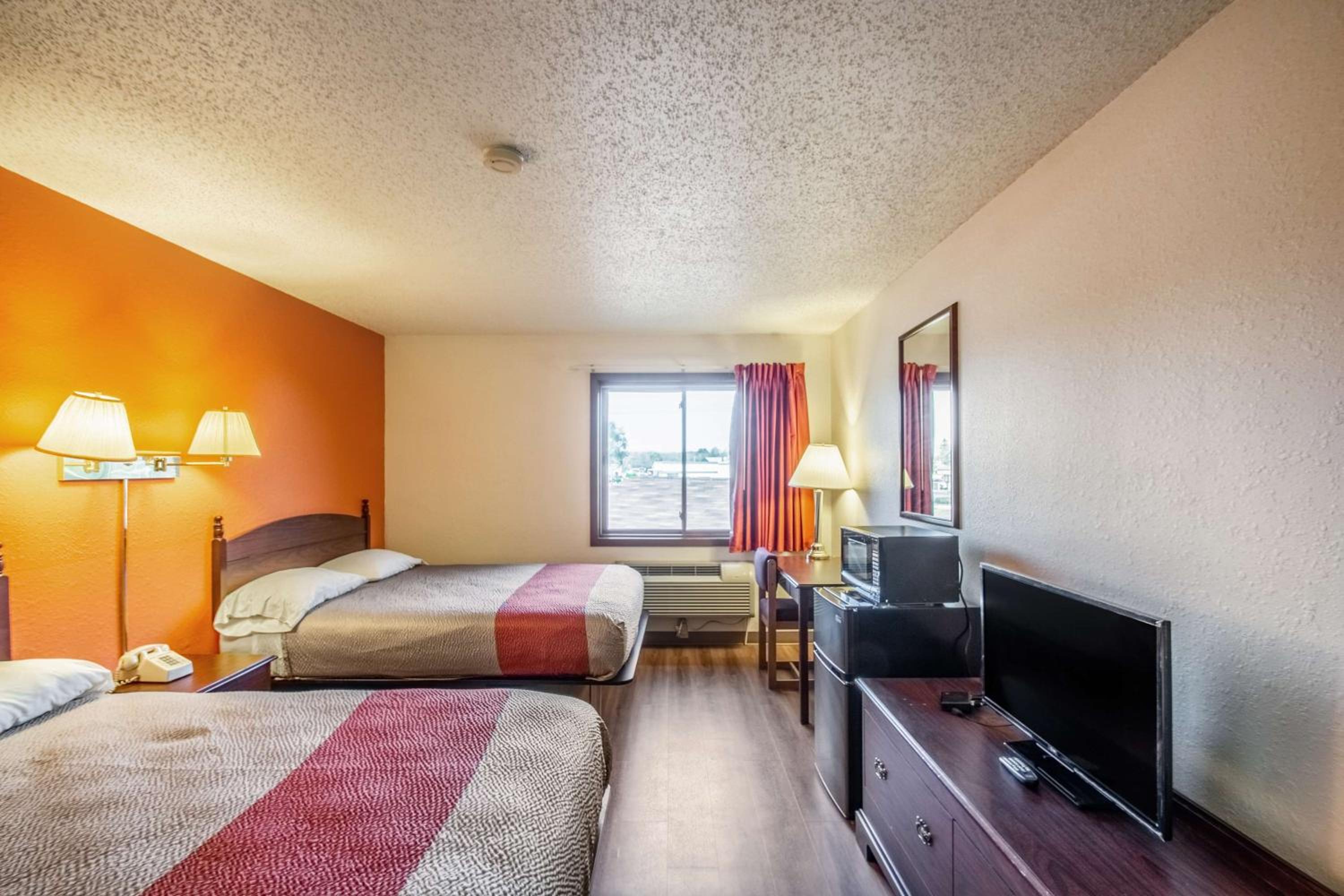 Quadruple Room - Non-Smoking - Photo 1