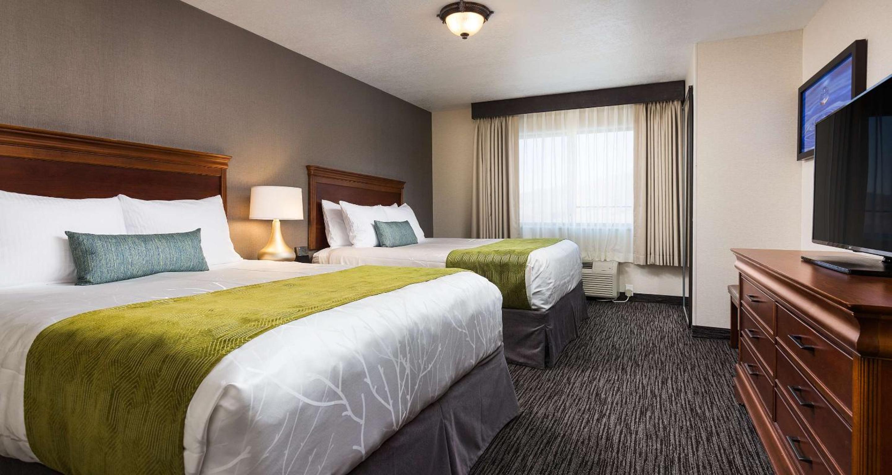 Queen Room with Two Queen Beds - Non-Smoking - Photo 4