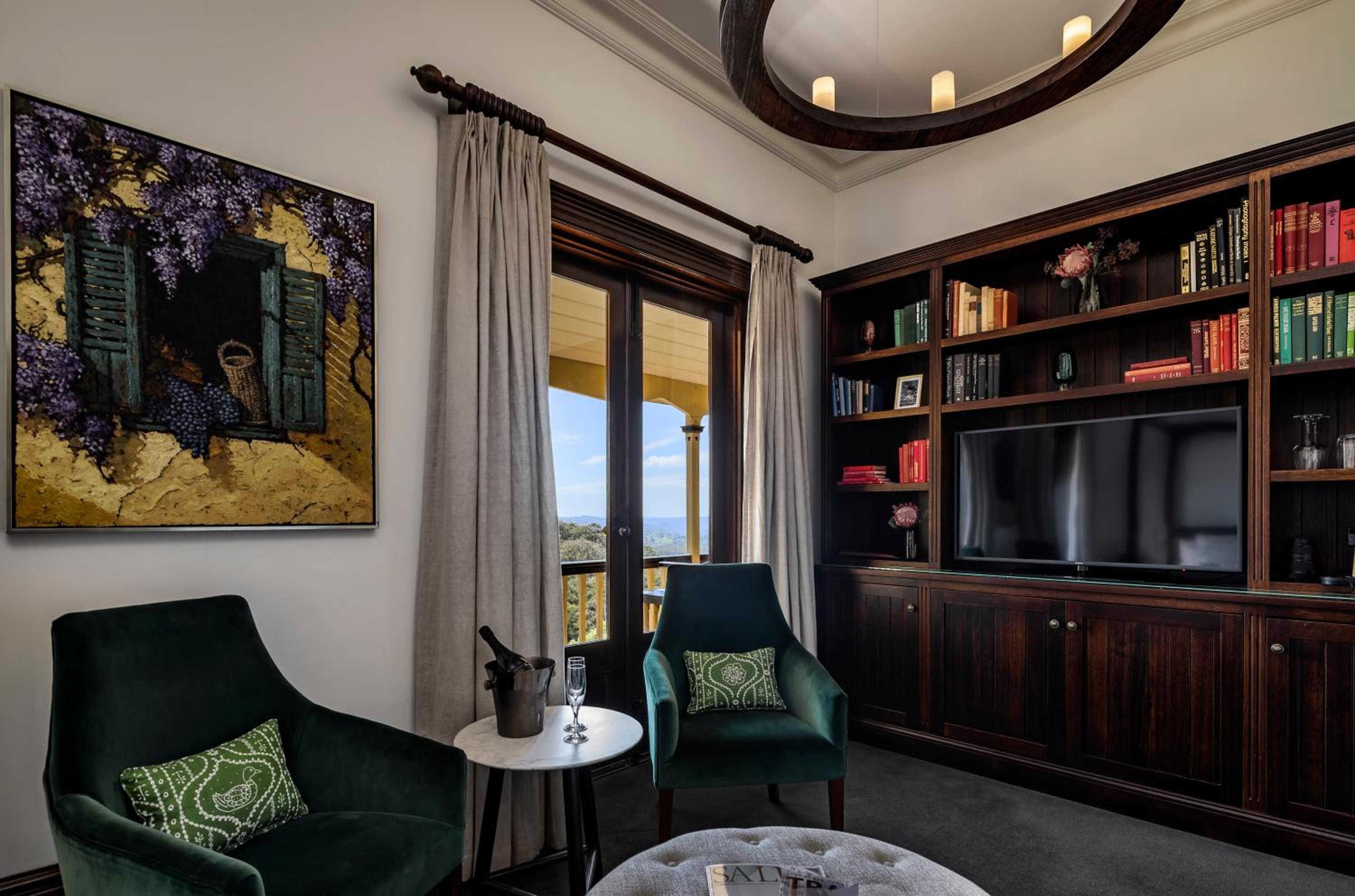 Deluxe King Room with Piccadilly Valley View - Photo 4