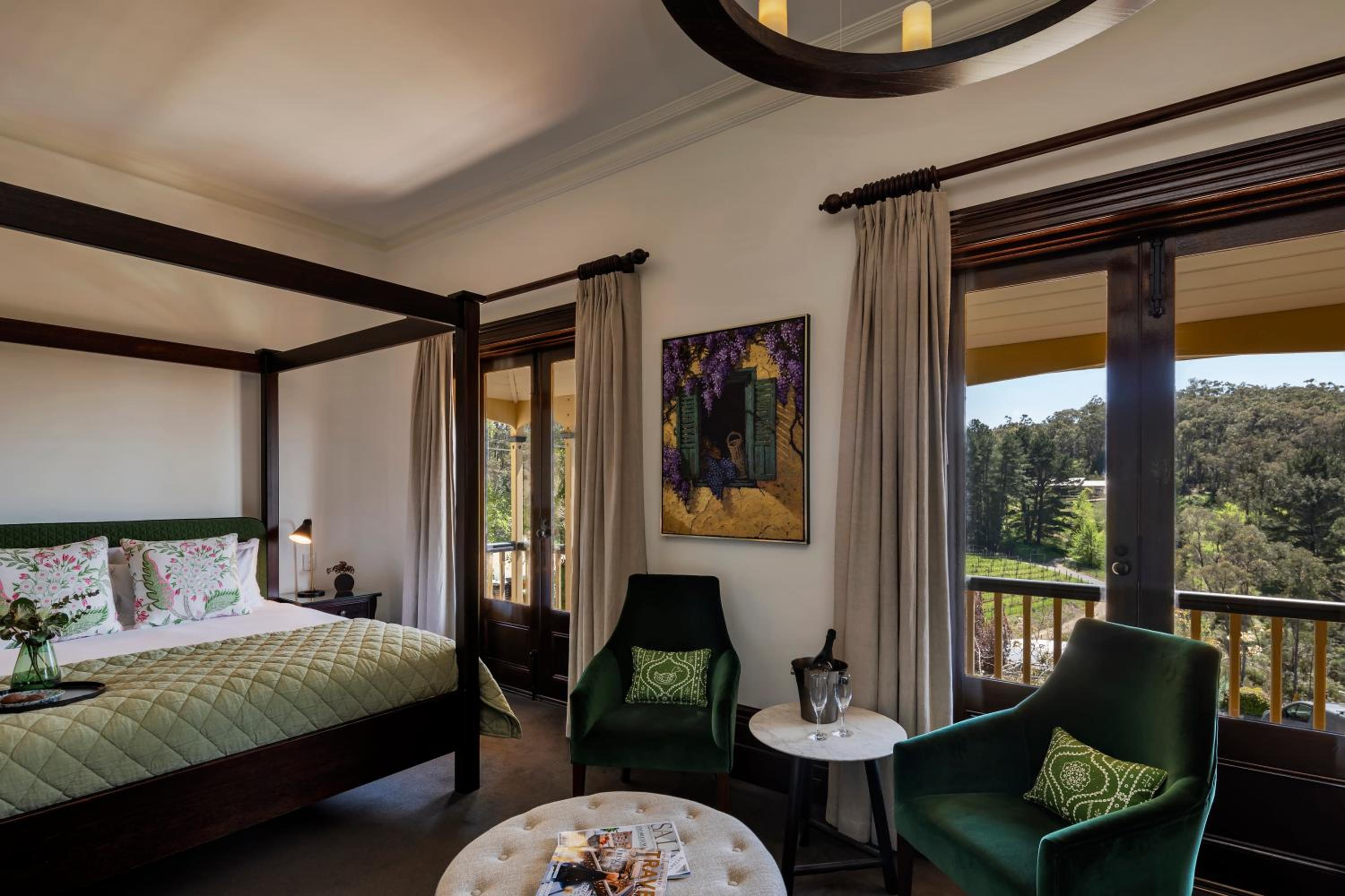 Deluxe King Room with Piccadilly Valley View - Photo 5
