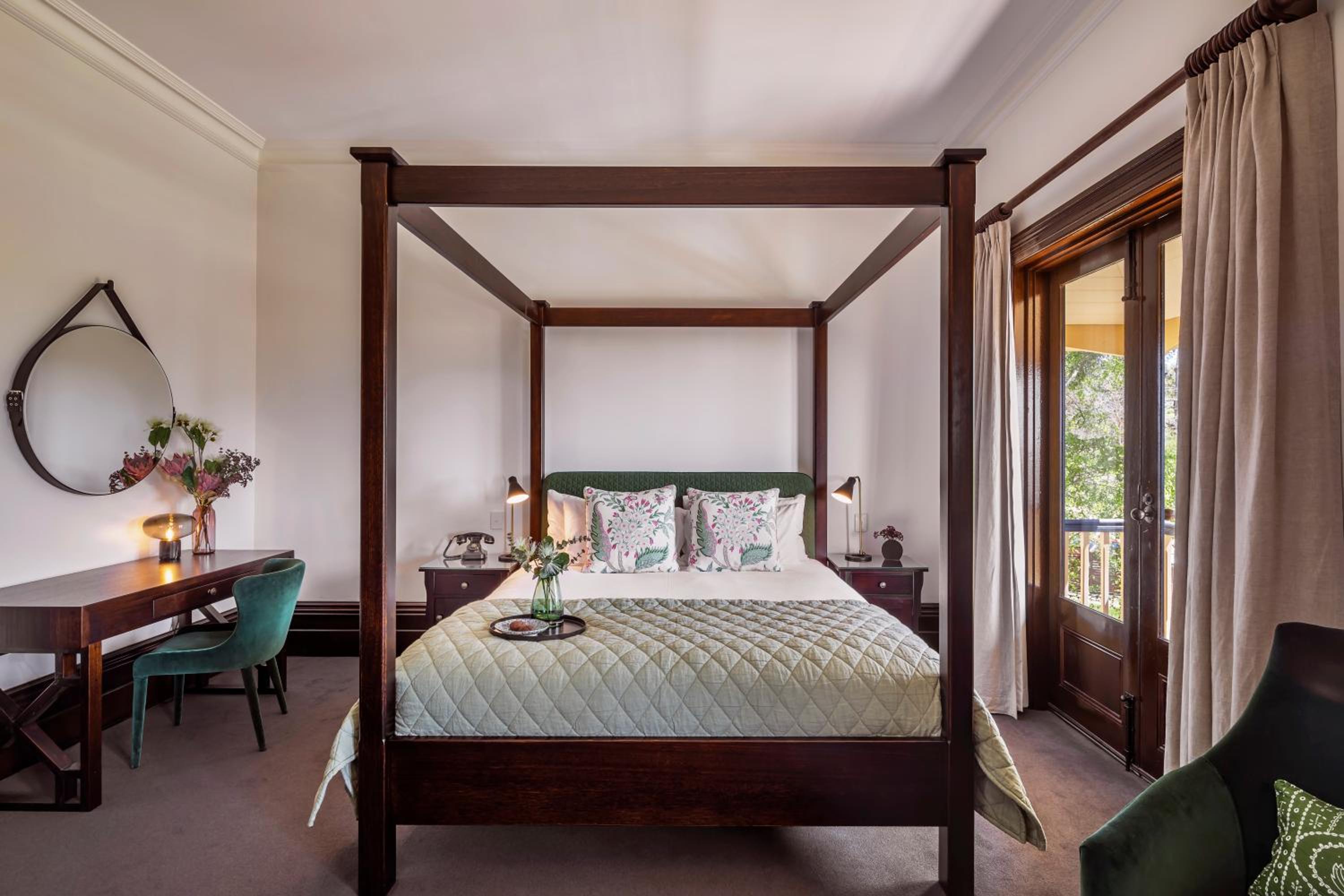 Deluxe King Room with Piccadilly Valley View - Photo 2