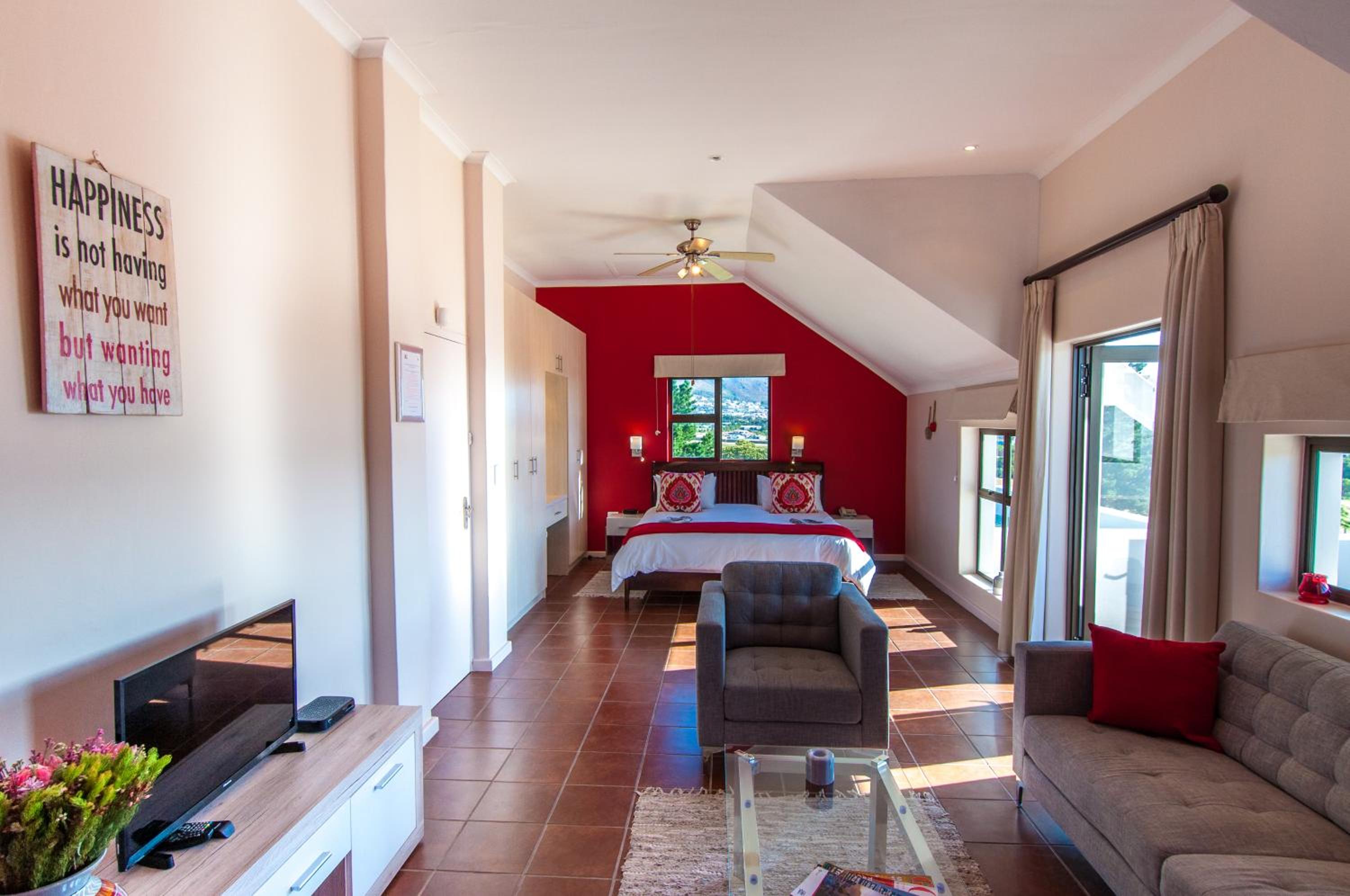Deluxe Room with Mountain View and Ocean View photo 2