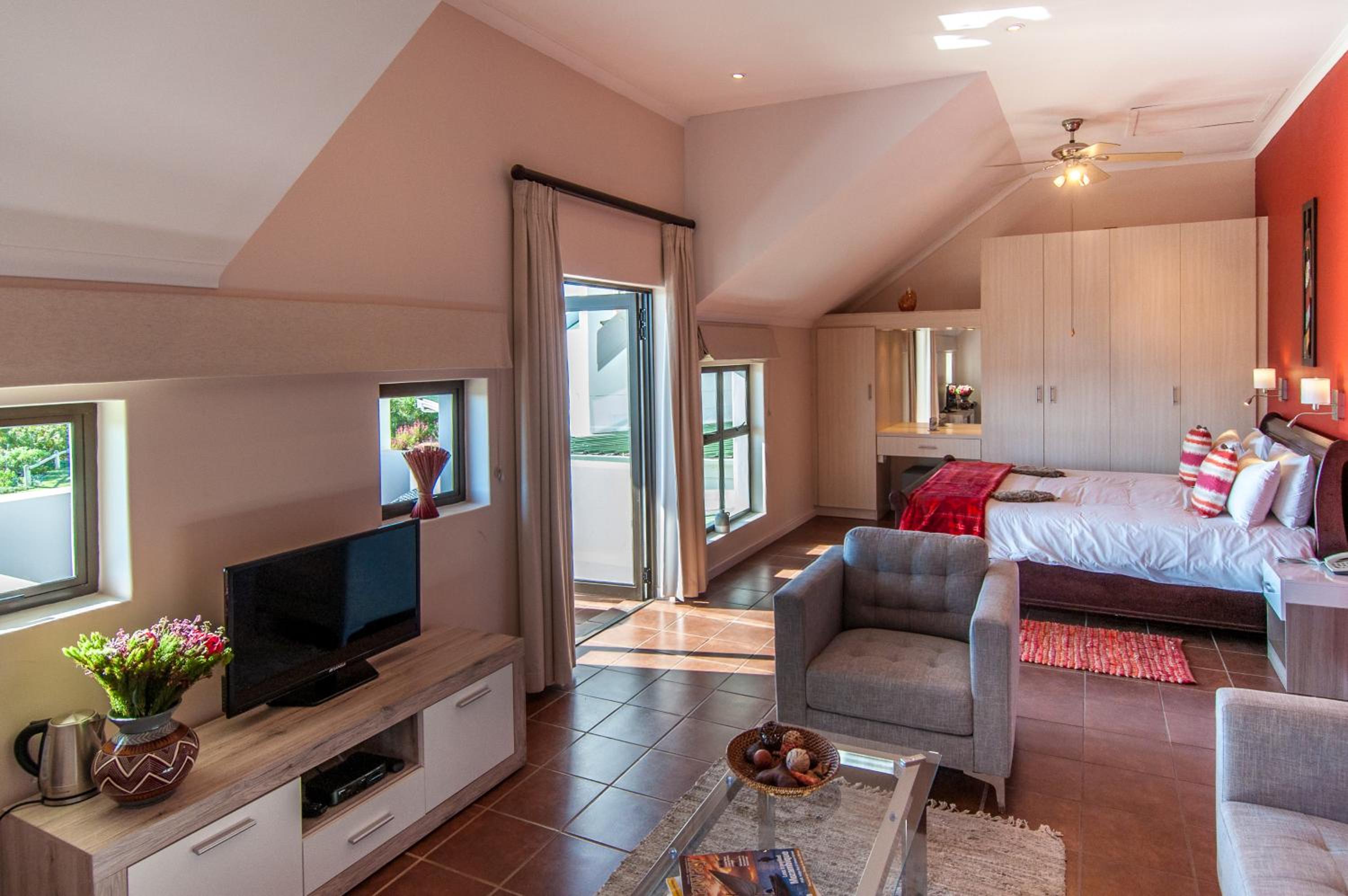Deluxe Room with Mountain View and Ocean View photo 3