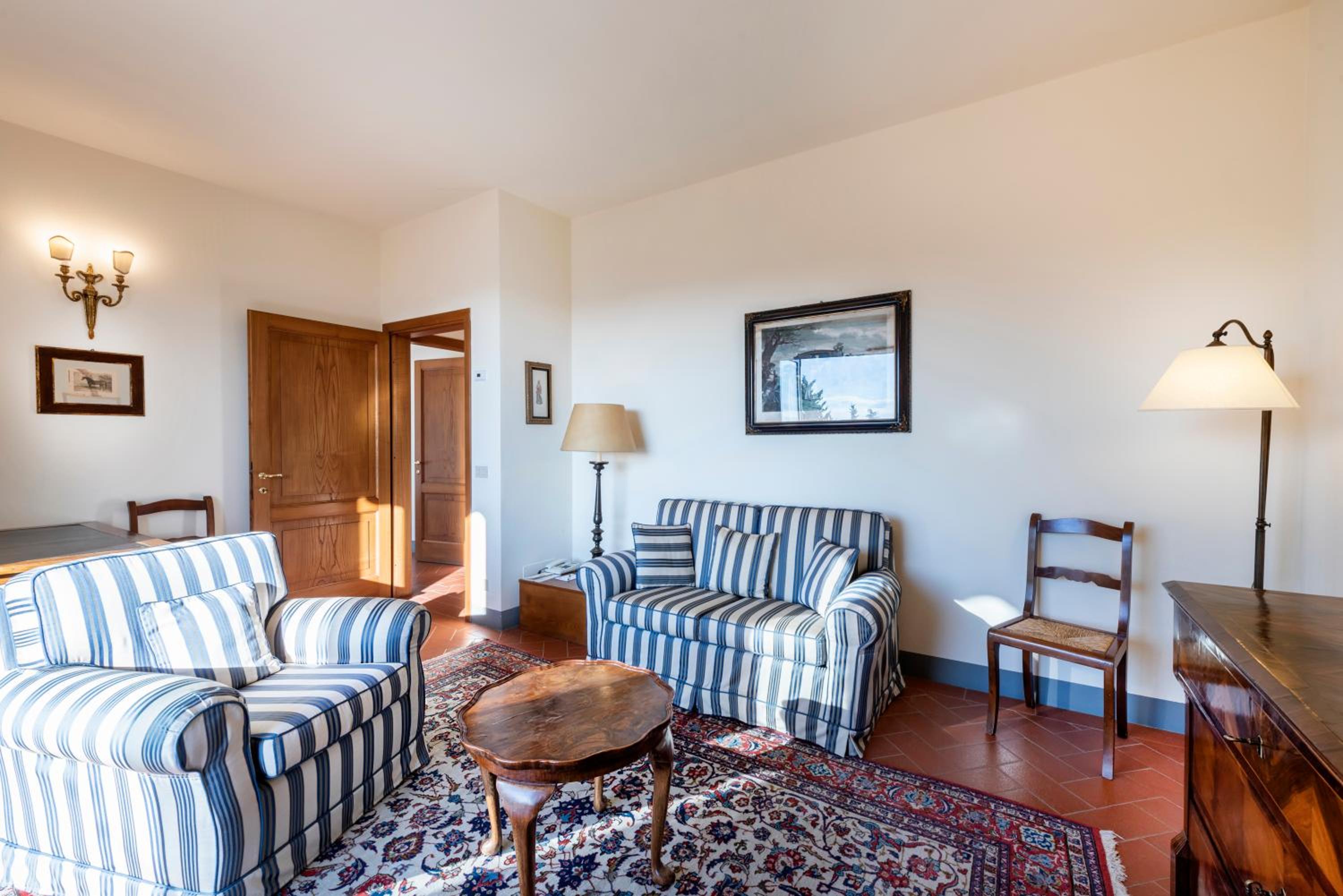 Suite with Terrace - Photo 3