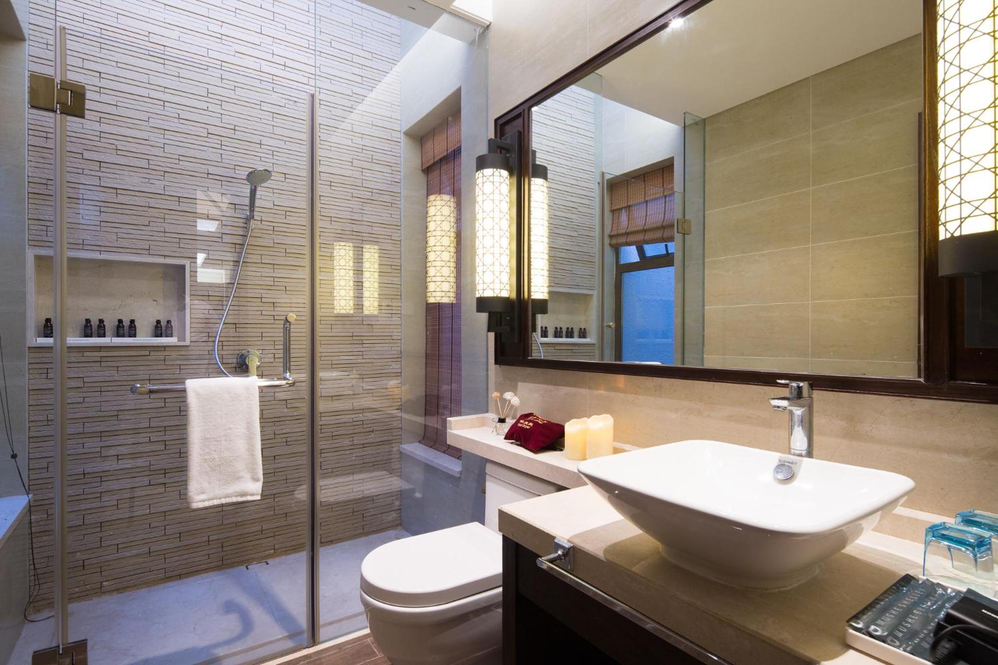 Three-Bedroom Villa with Private Pool - Photo 26