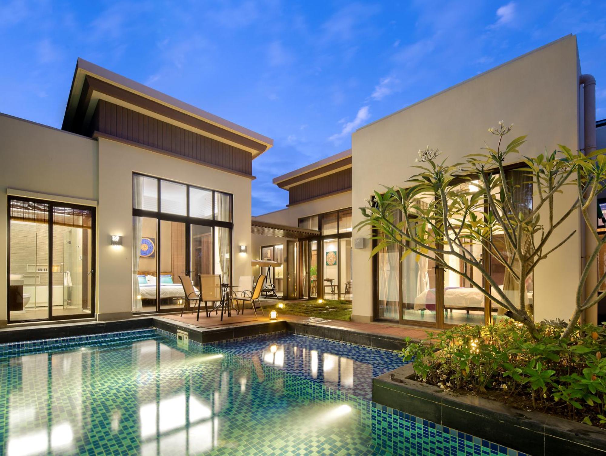 Three-Bedroom Villa with Private Pool - Photo 53