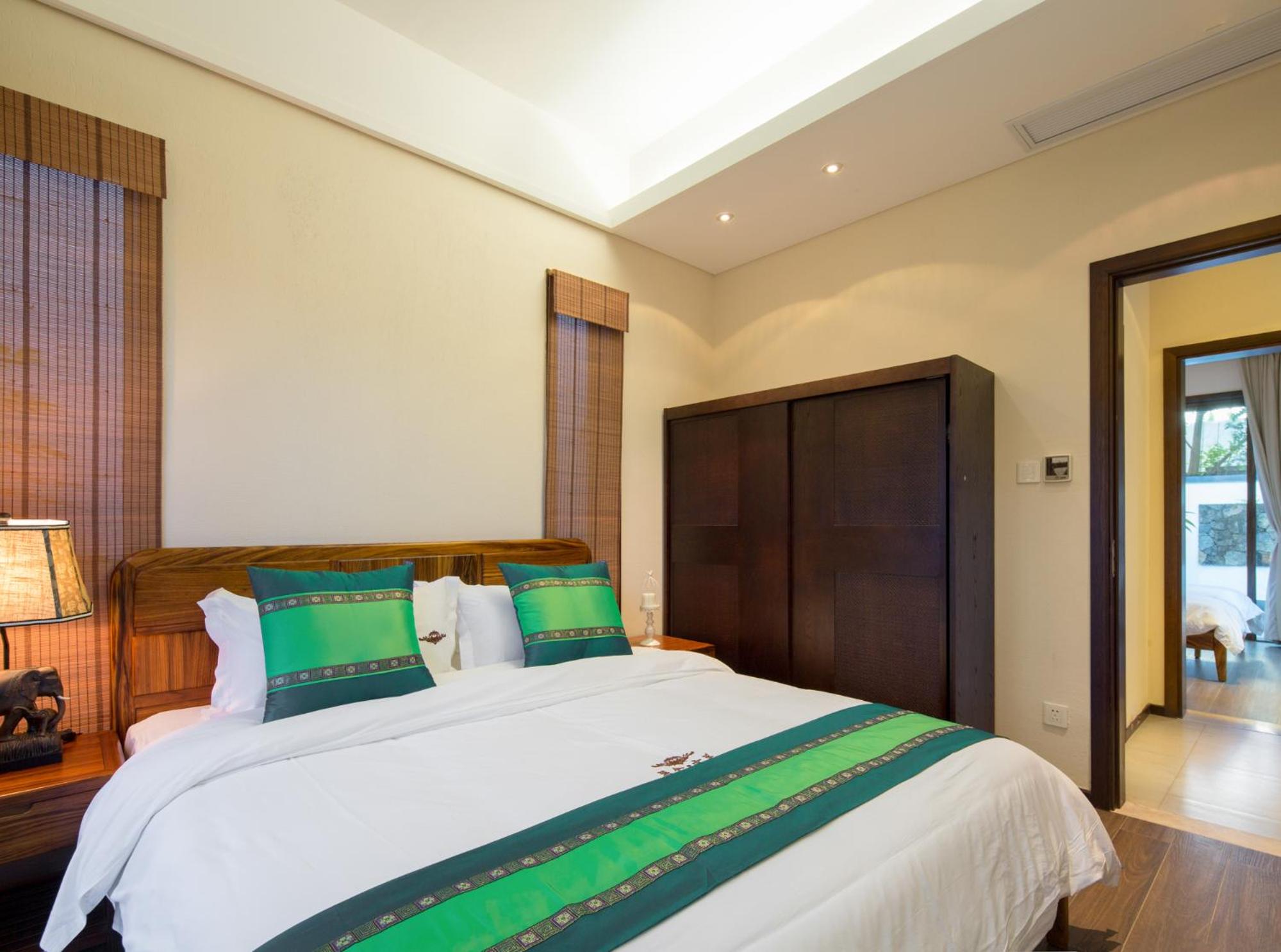 Three-Bedroom Villa with Private Pool - Photo 39