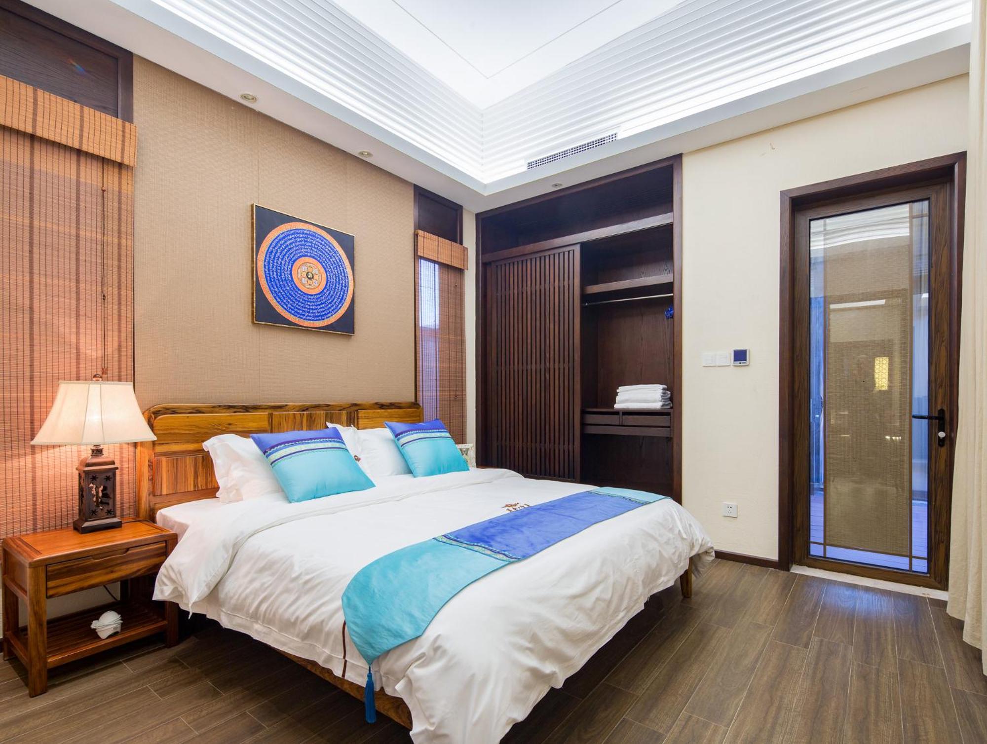 Three-Bedroom Villa with Private Pool - Photo 41