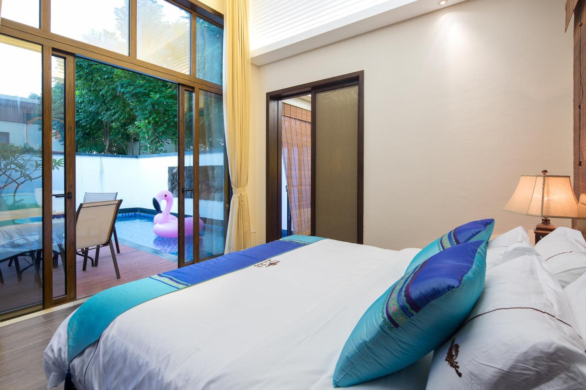 Three-Bedroom Villa with Private Pool - Photo 43