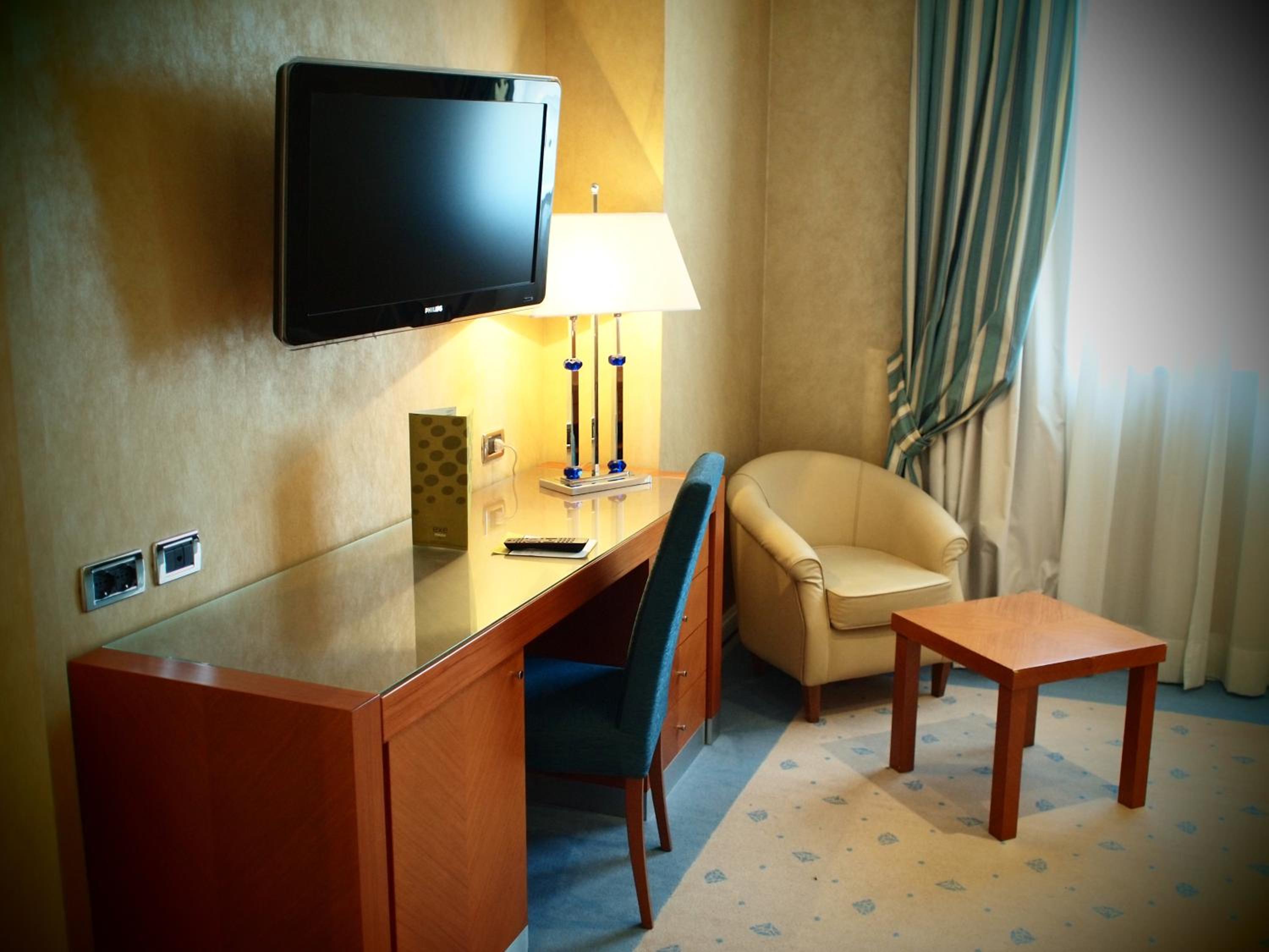 Standard Double or Twin Room - Photo 6