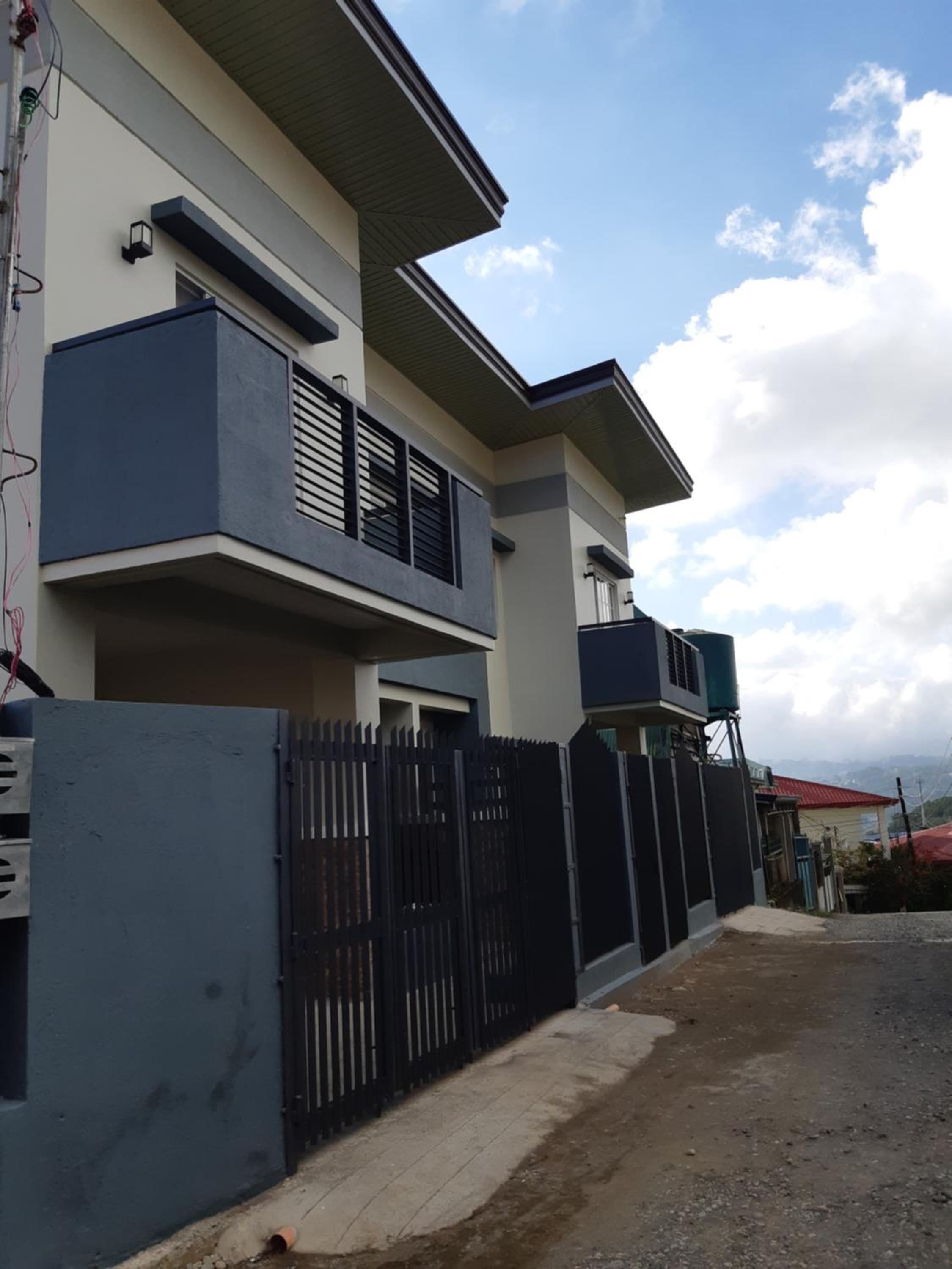 Three-Bedroom House photo 3