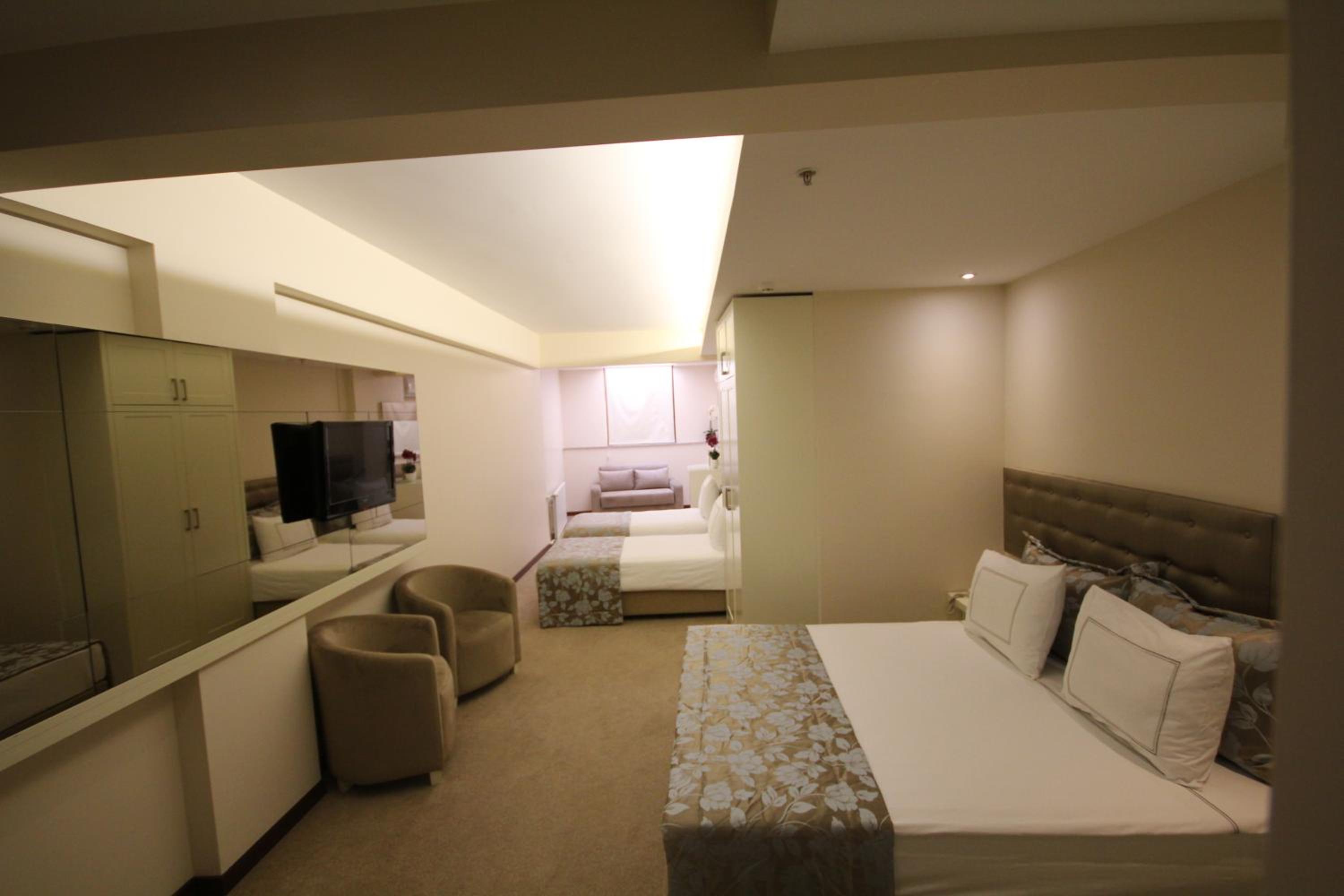 Standard Double or Twin Room photo 1