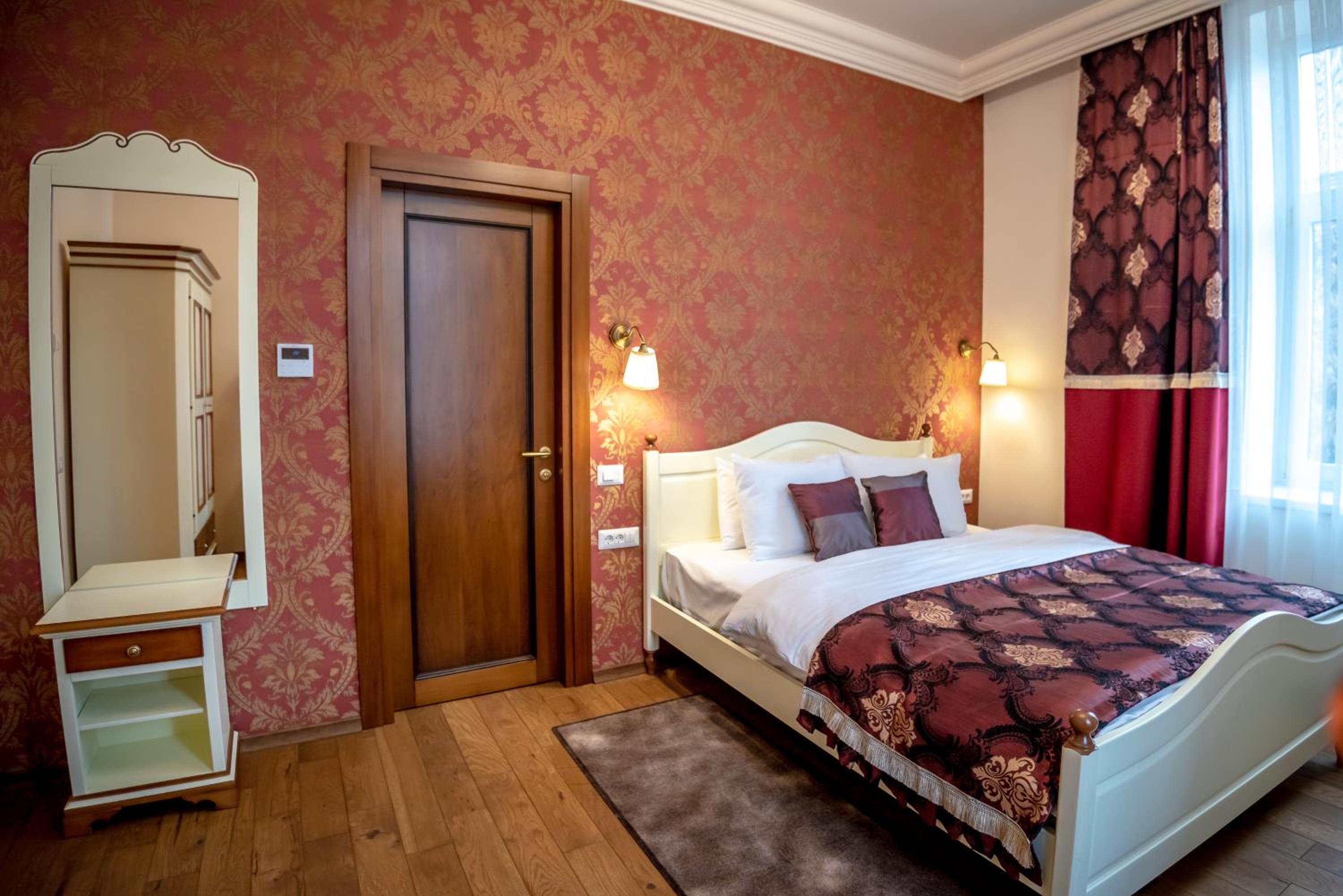 Deluxe Room - Photo 7