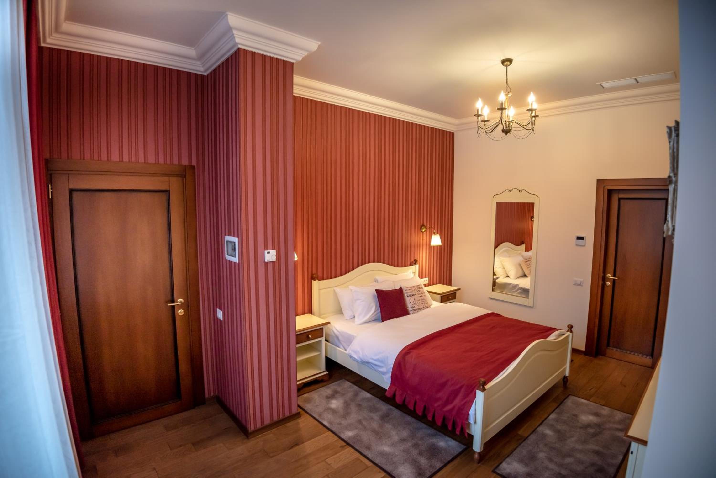 Deluxe Room - Photo 6