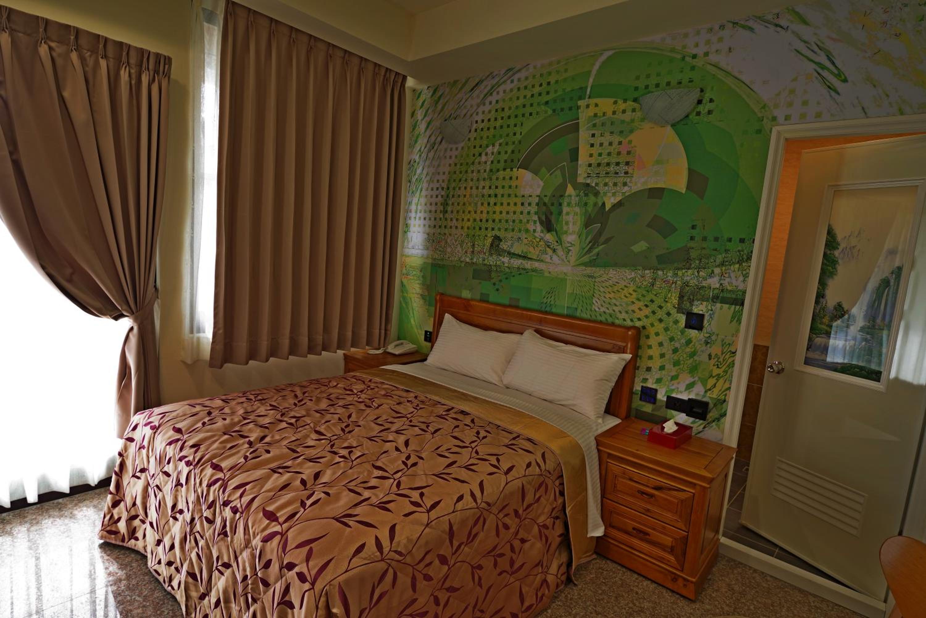 Deluxe Queen Room