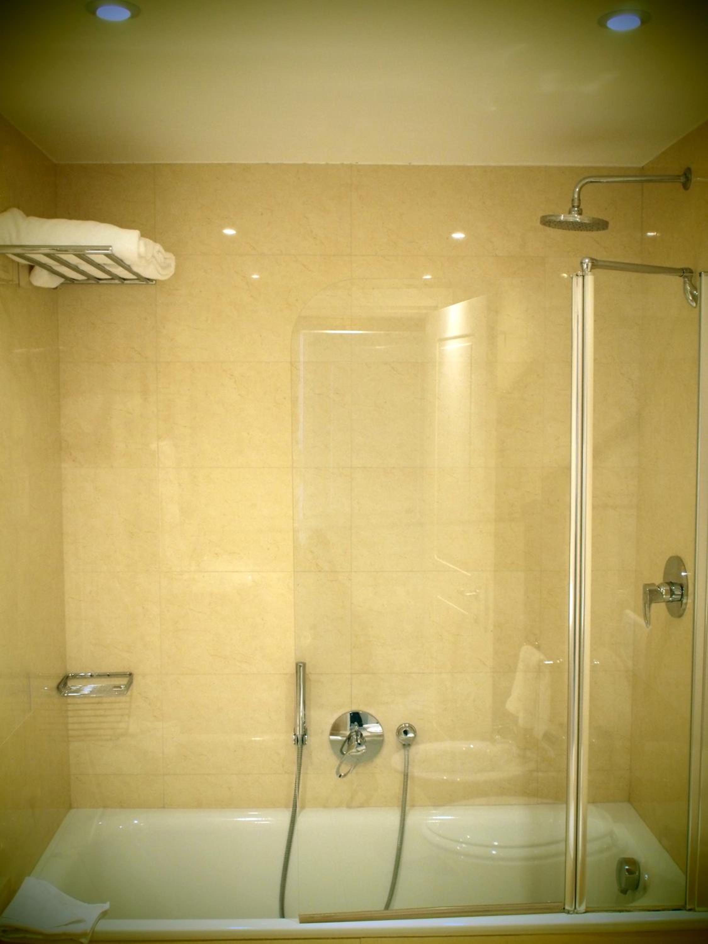 Standard Double or Twin Room - Photo 2