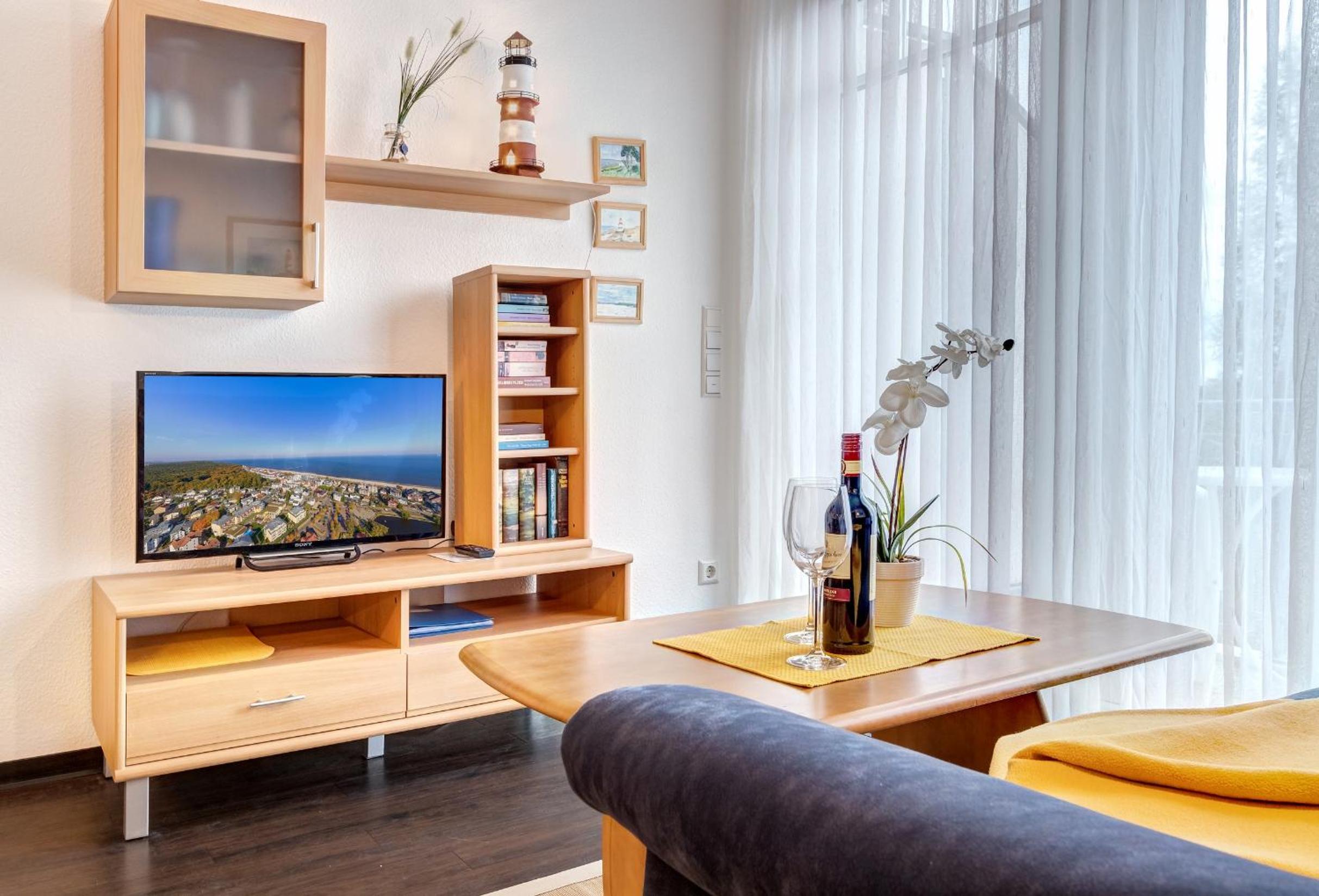 Apartment with Balcony photo 1