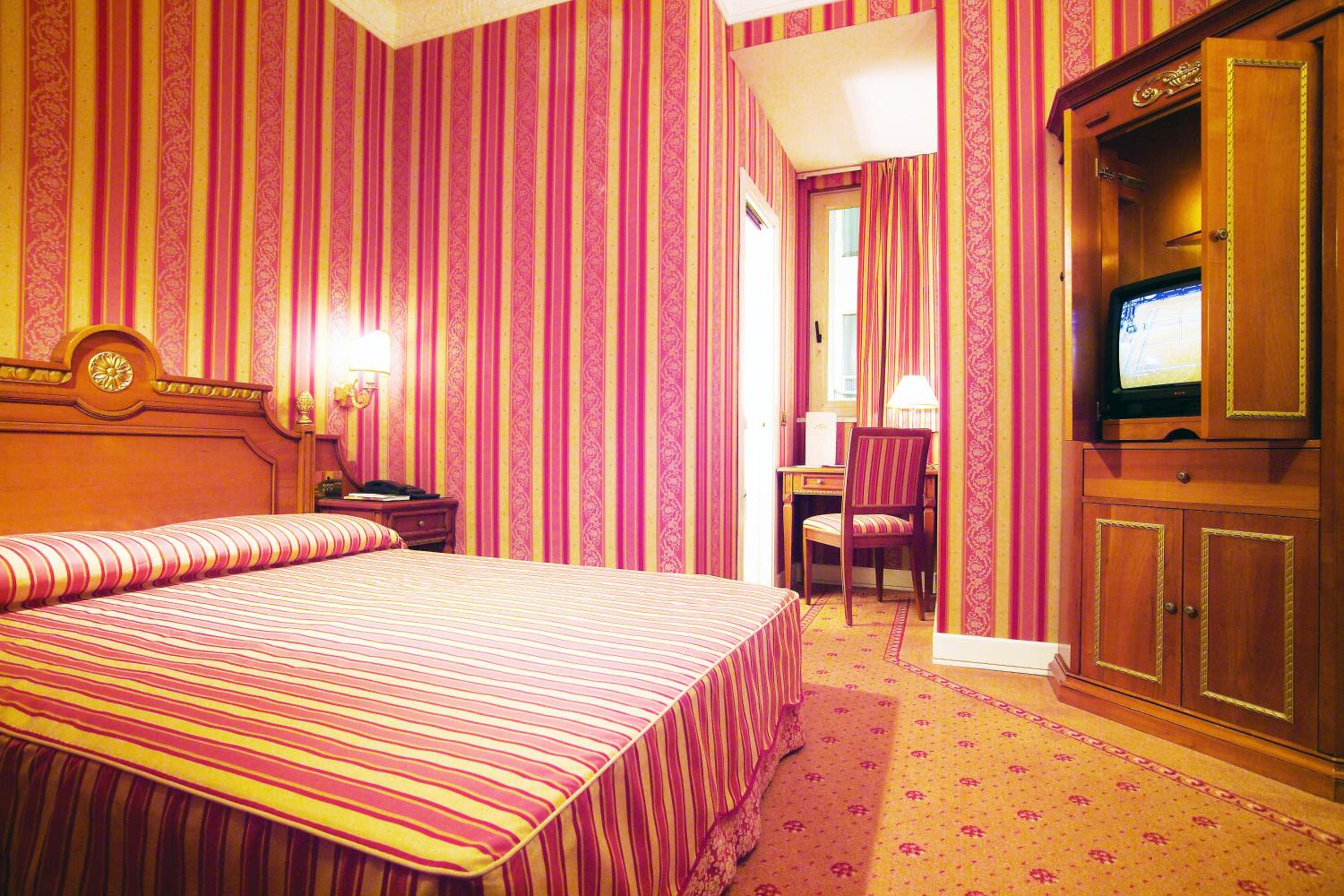Small Double Classic Room photo 2