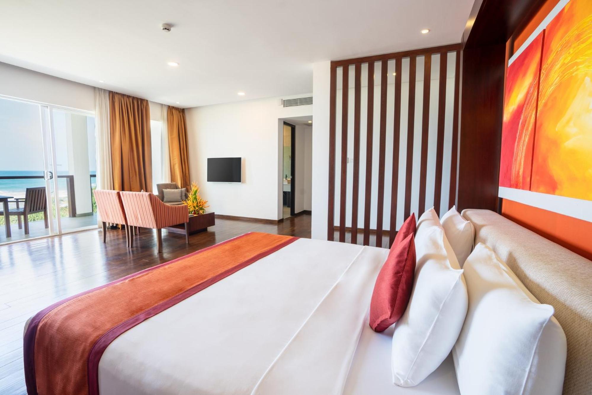 Deluxe Suite with 15% F&B | Early check-in & Late check-out (upon availability)