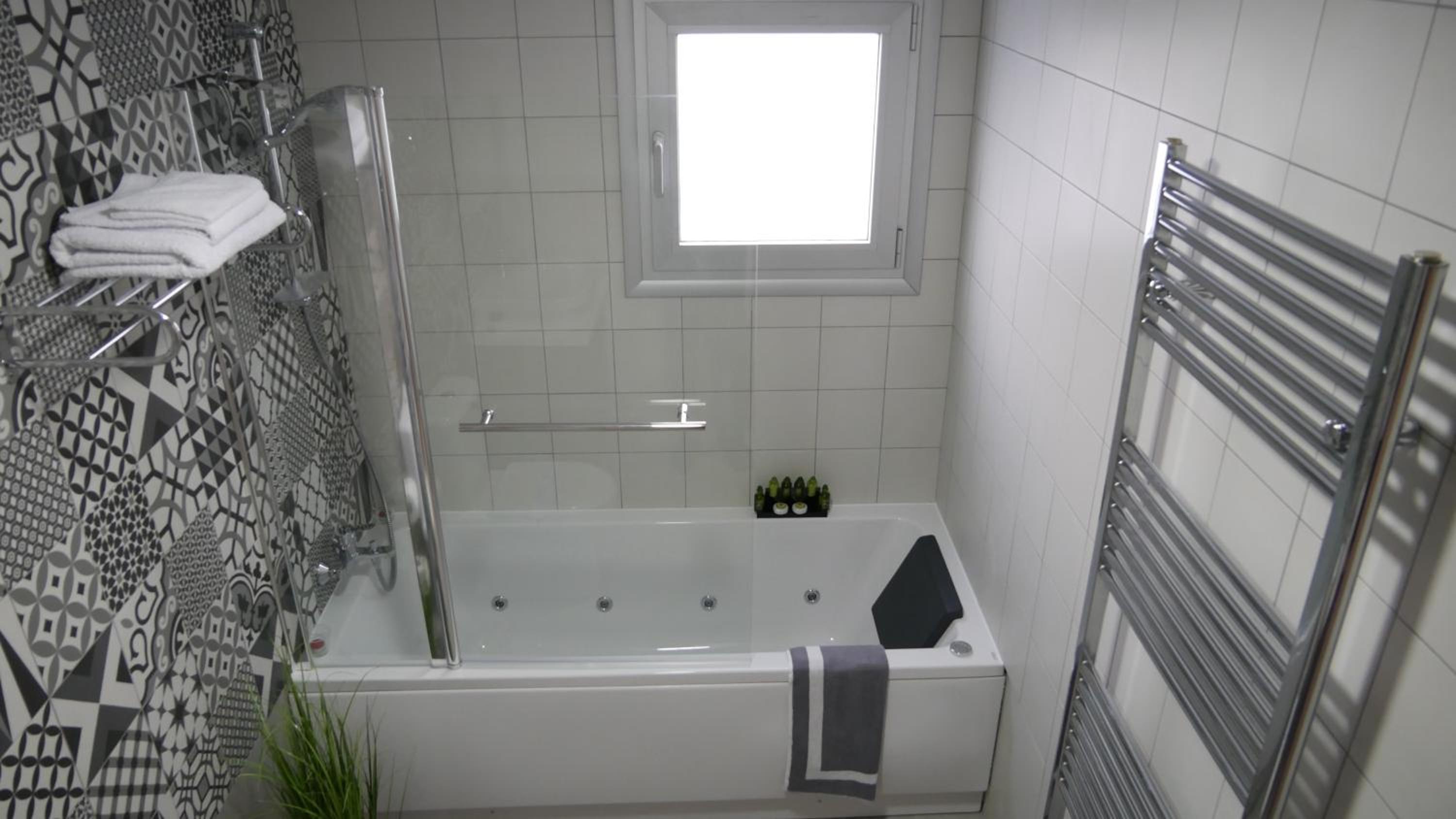 Apartment with Terrace - Photo 3