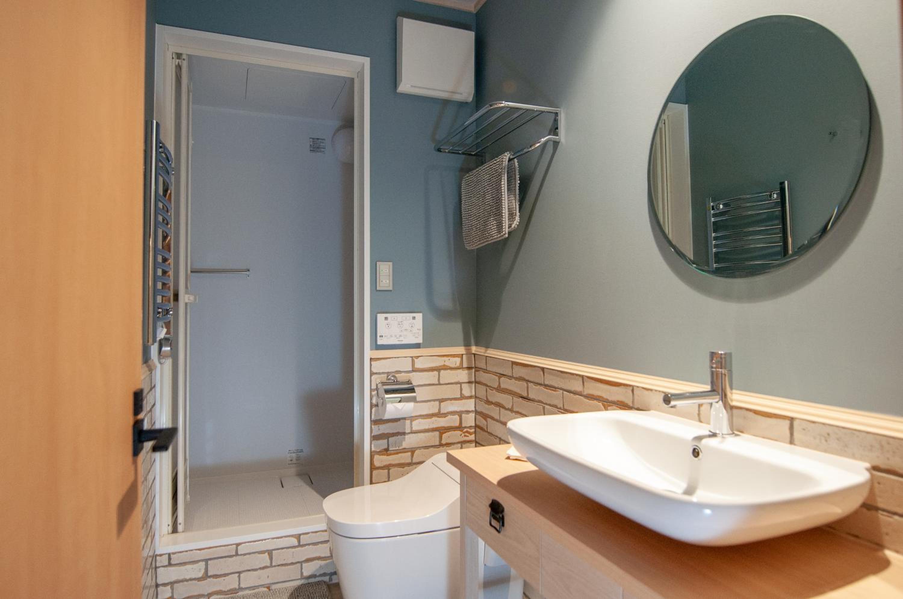 Studio Apartment - Photo 23