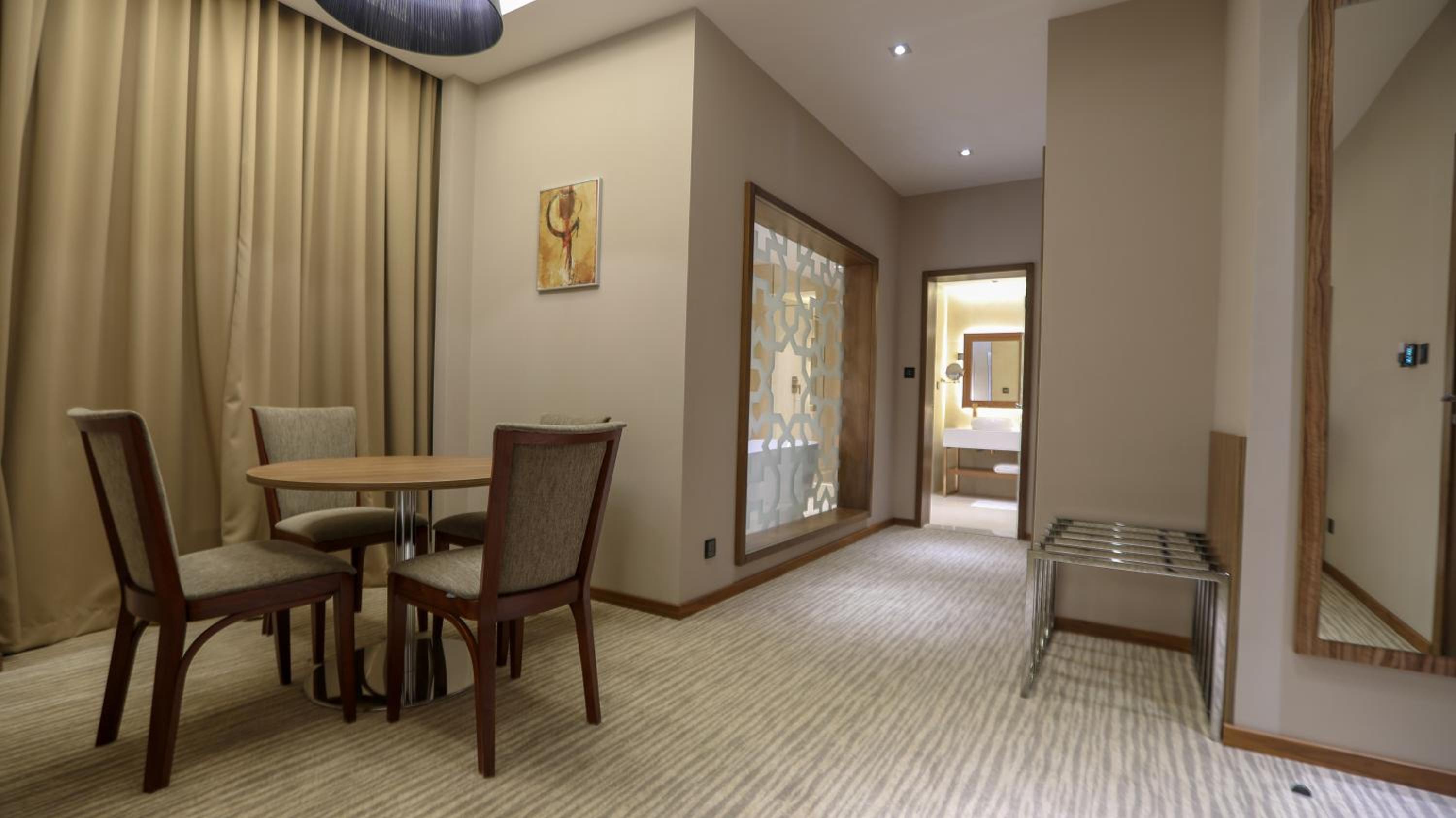 Executive Suite with City View - Photo 3