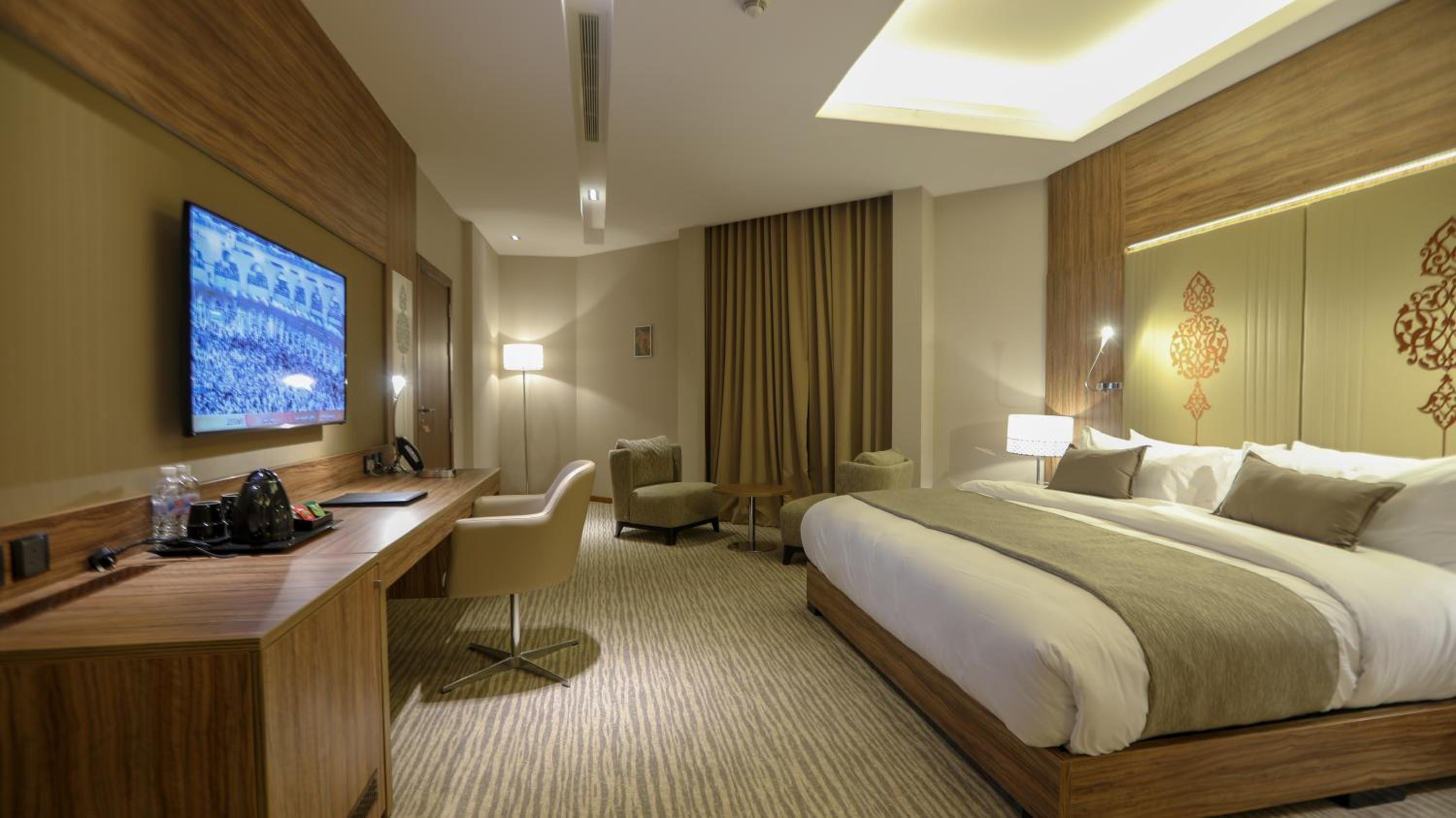 Executive Suite with City View - Photo 7