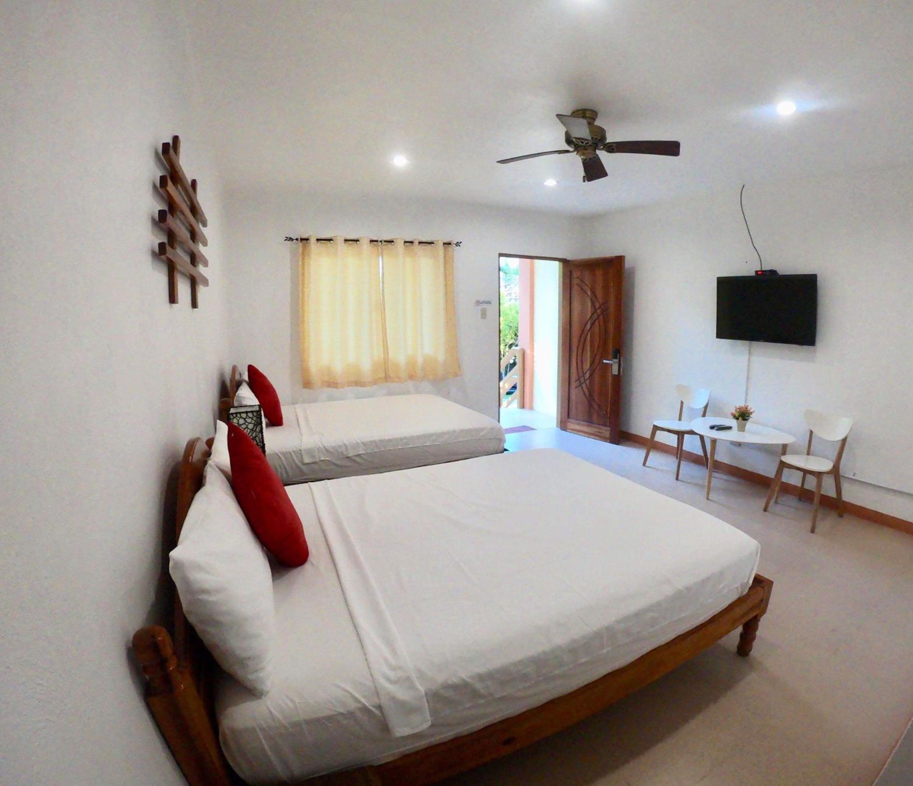 Double Room with Balcony (3 Adults) - Photo 8