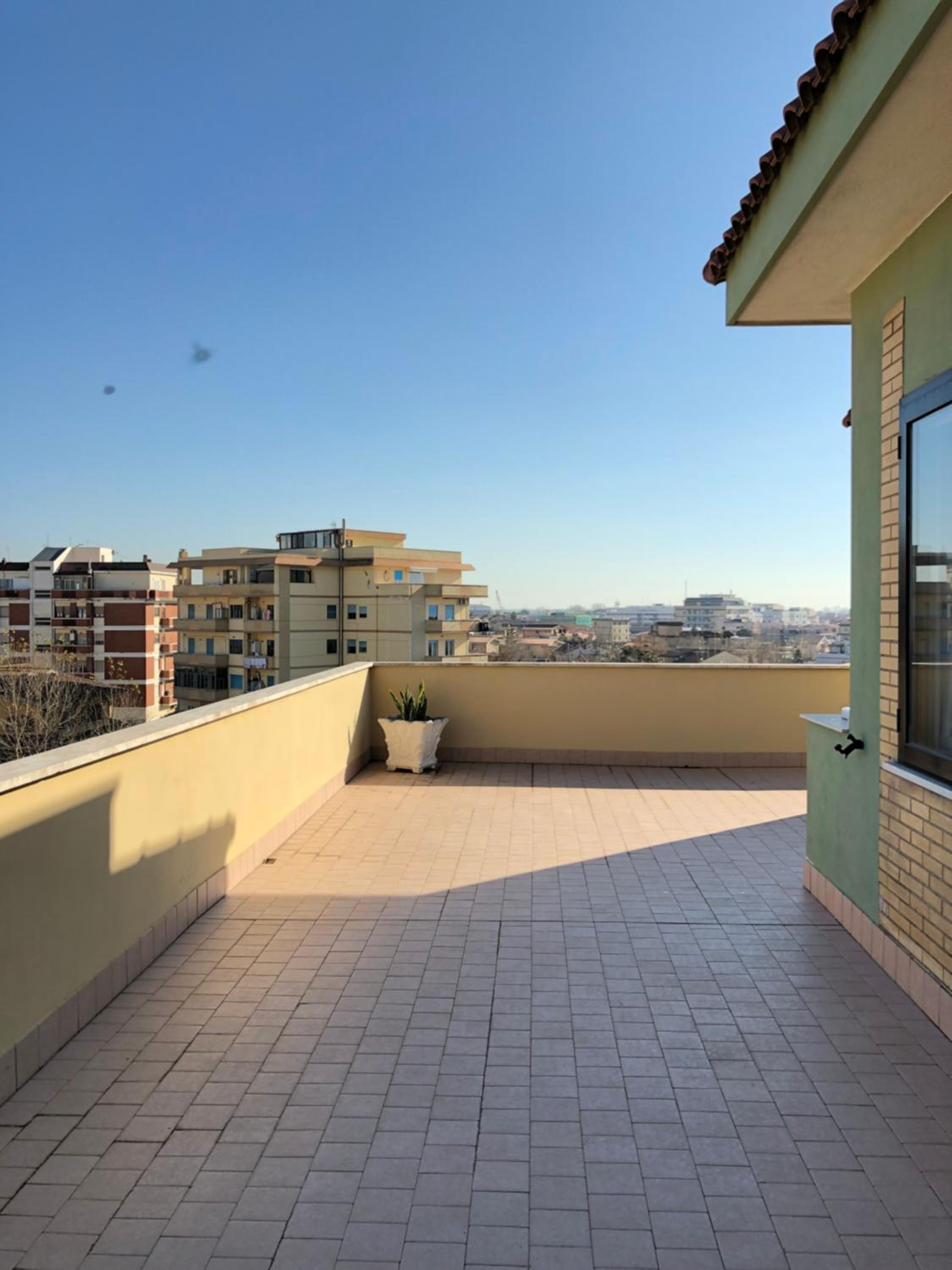 Apartment with Sea View - Photo 8