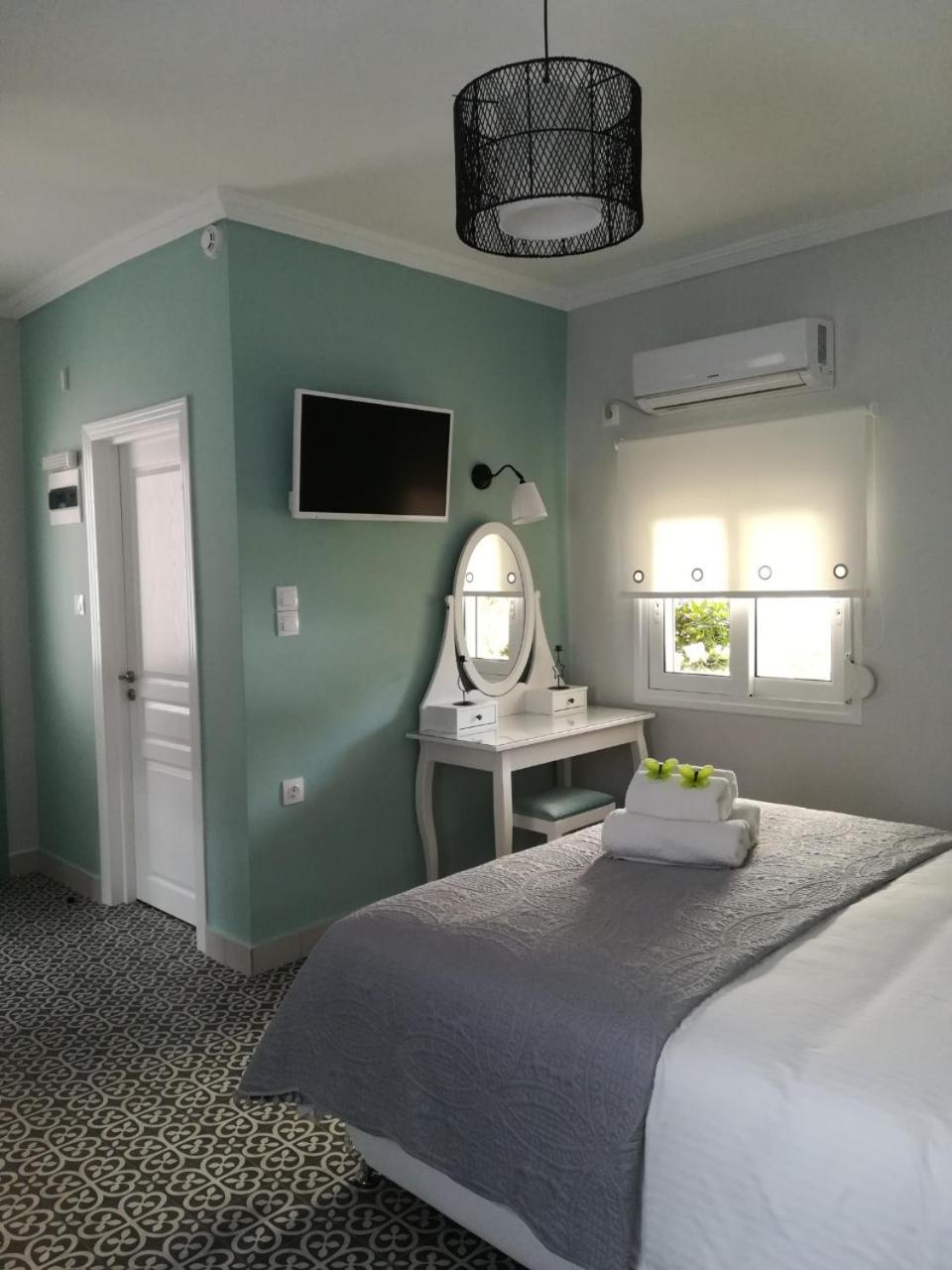 Deluxe Triple Room photo 2