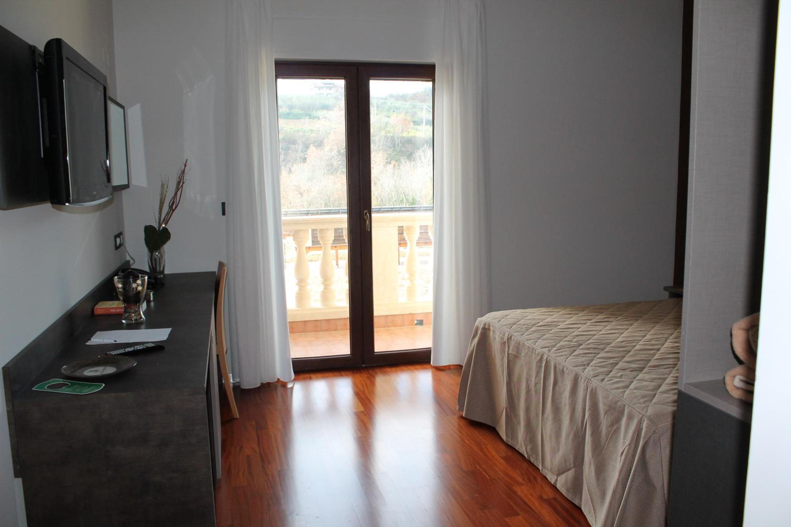 Double or Twin Room photo 3