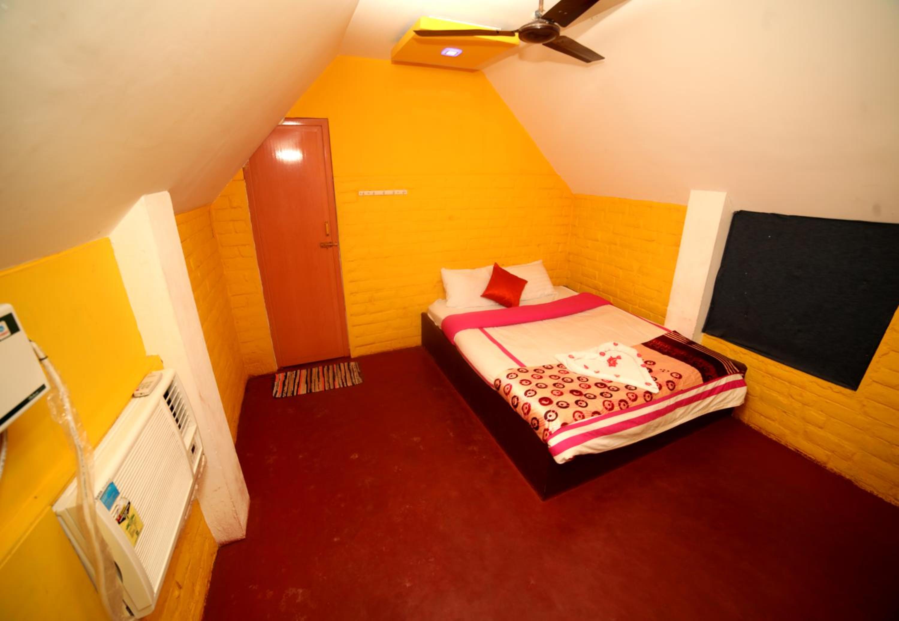 Double Room - Photo 7