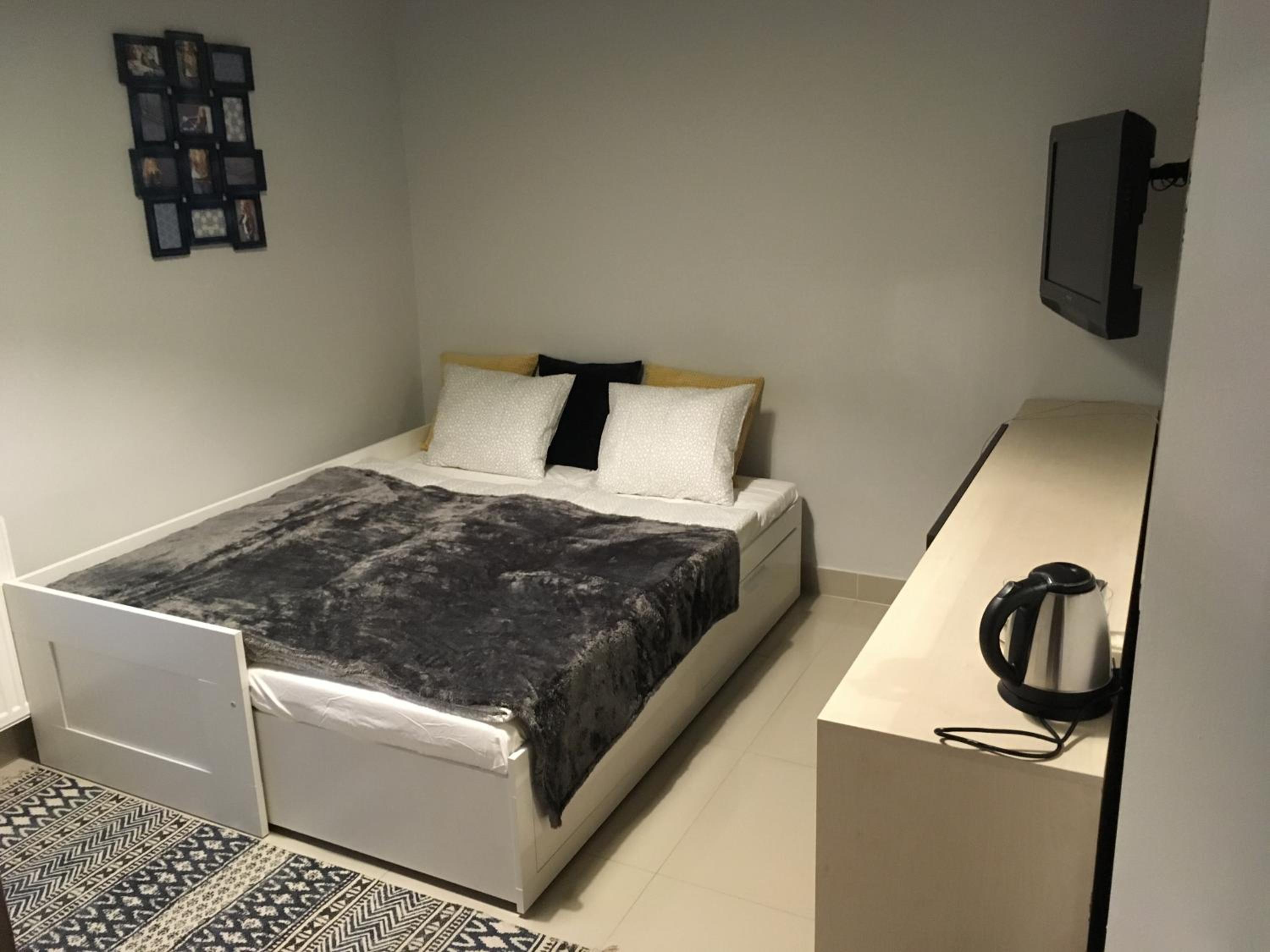 Double Room with Private Bathroom - Photo 4