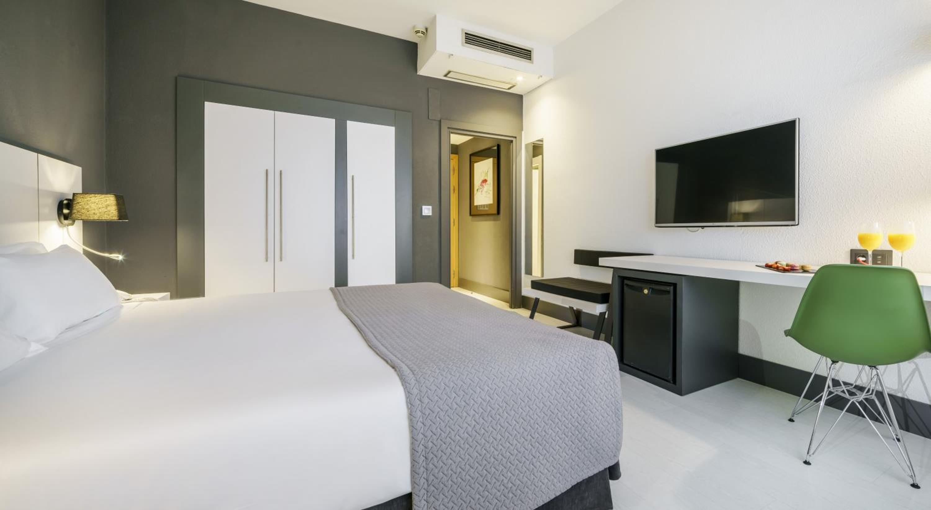 Double Room - Photo 7